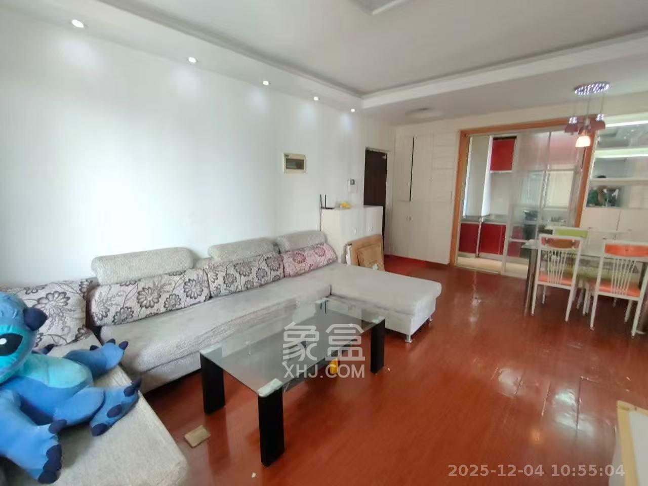 尊邸华庭  3室2厅1卫    2000.0元/月