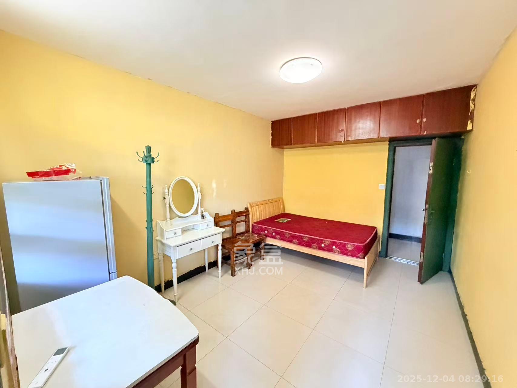 解放四村石子冲 1室0厅1卫 800.0元/月 解放四村石子冲 1室0厅1卫 800.0元/月室内图