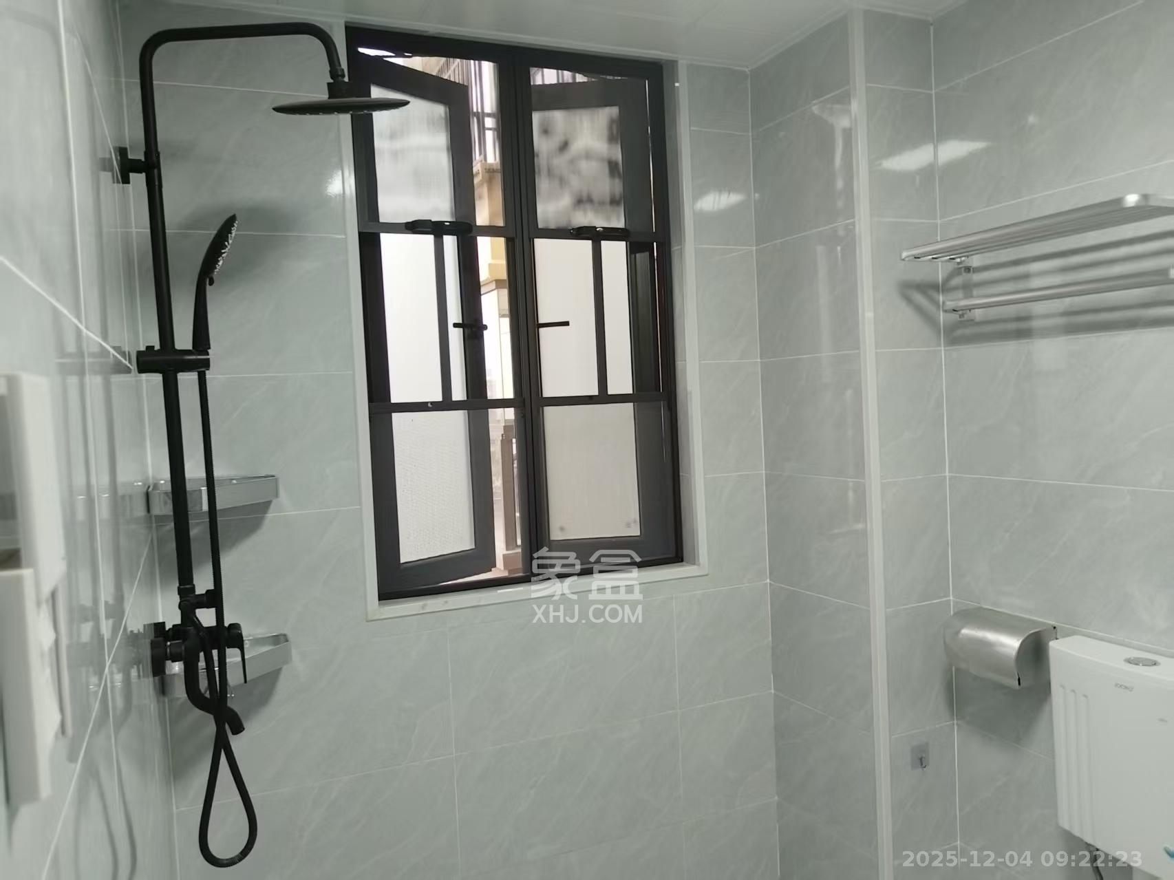 蓝光雍锦半岛  3室2厅2卫    3500.0元/月室内图