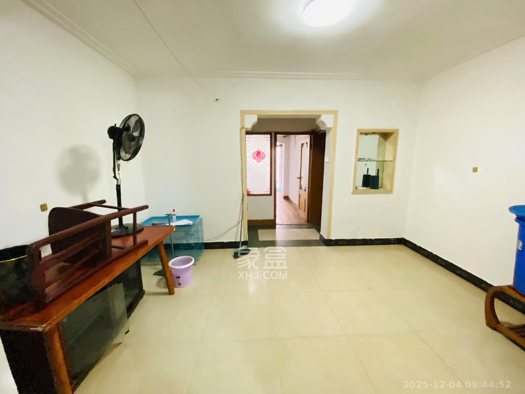 向东南社区  1室0厅0卫    1000.0元/月室内图1