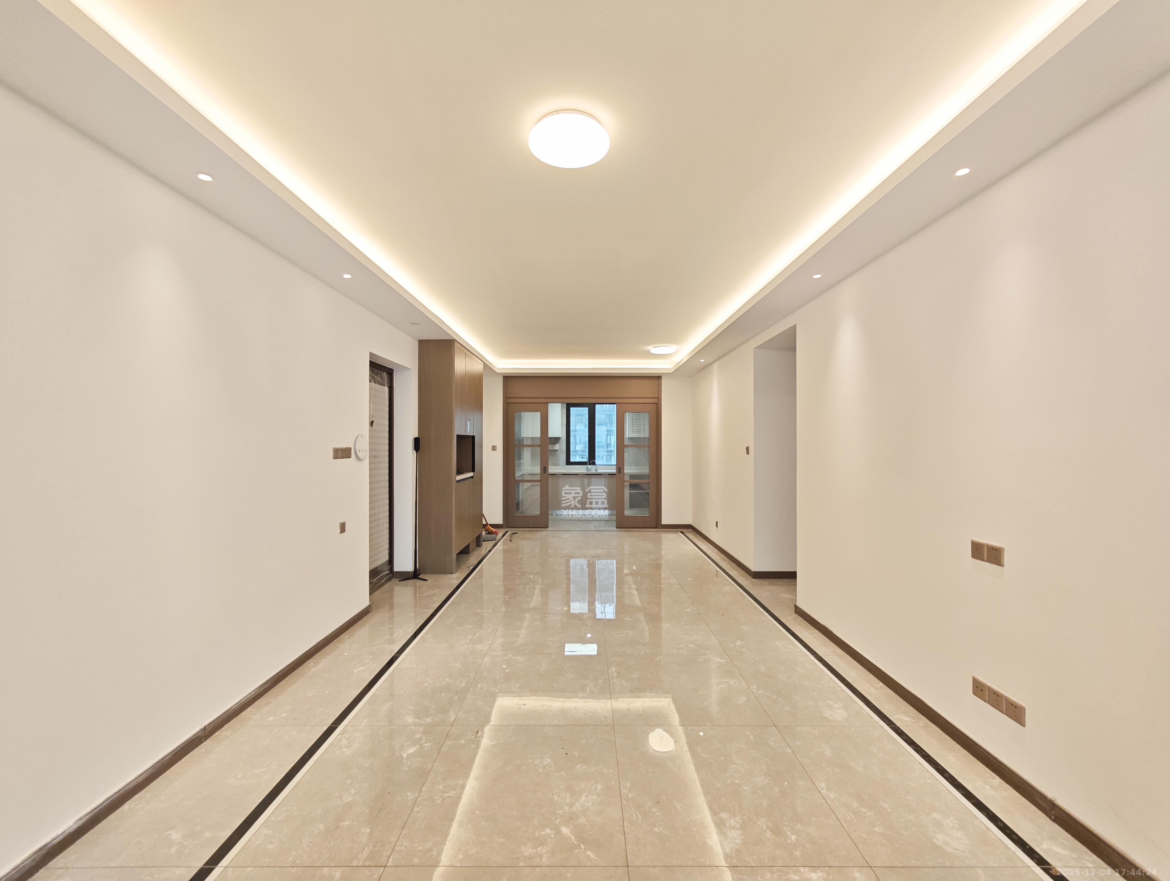 龙湖日盛奕境 1室0厅0卫 135.0万 龙湖日盛奕境 1室0厅0卫 135.0万客厅