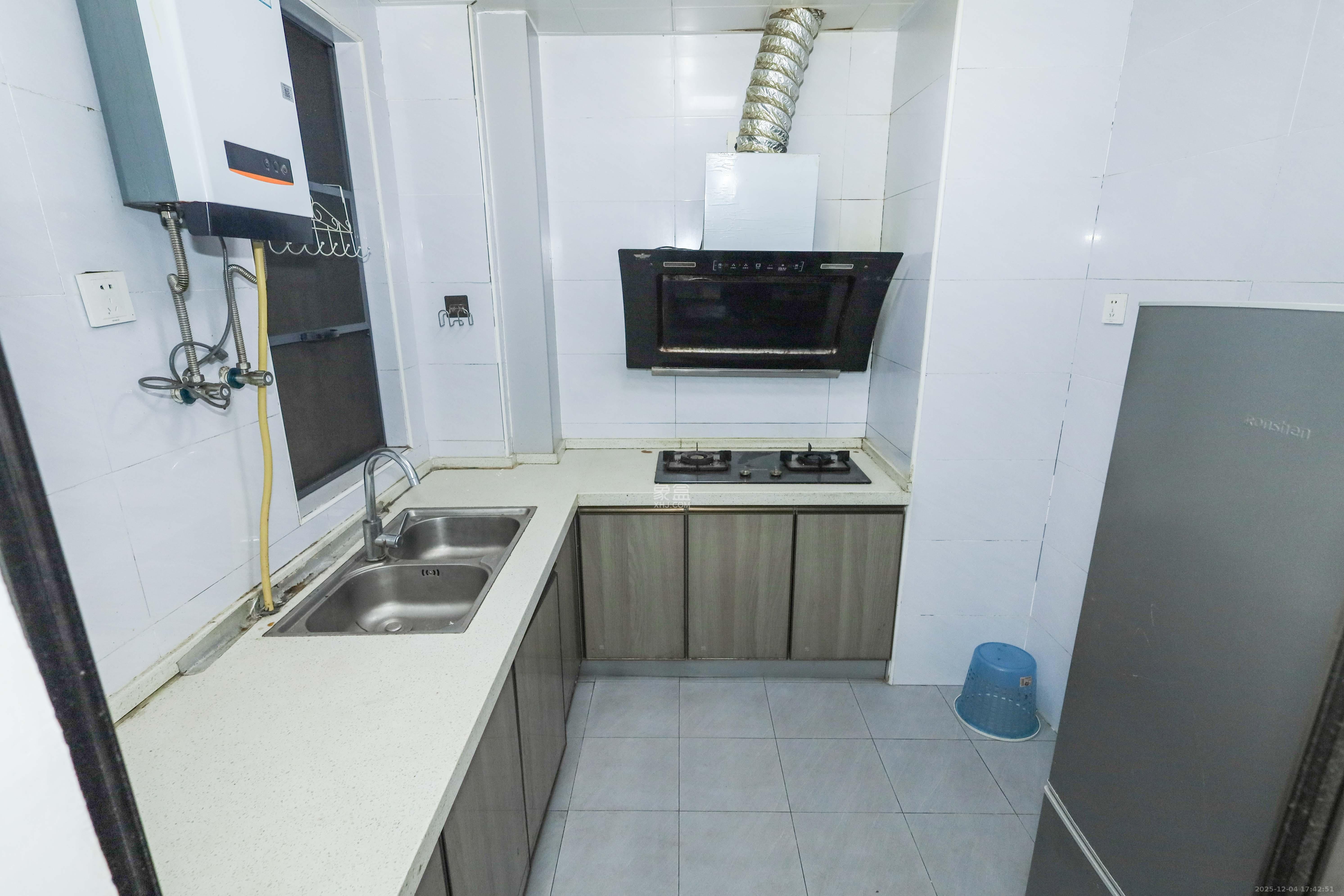 南山梅溪一方  3室2厅2卫    115.0万厨房