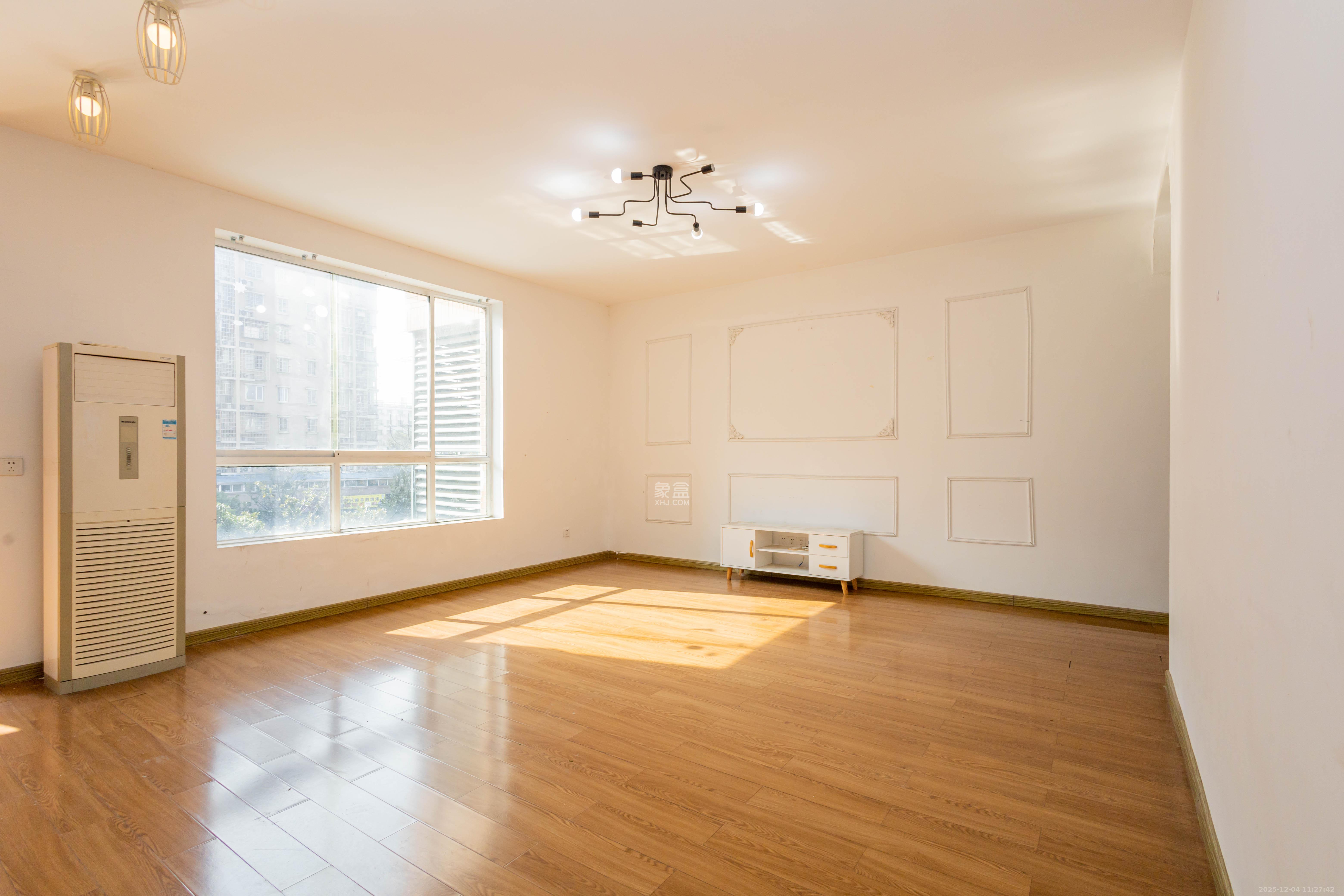 东业早安星城  3室2厅2卫    66.8万客厅