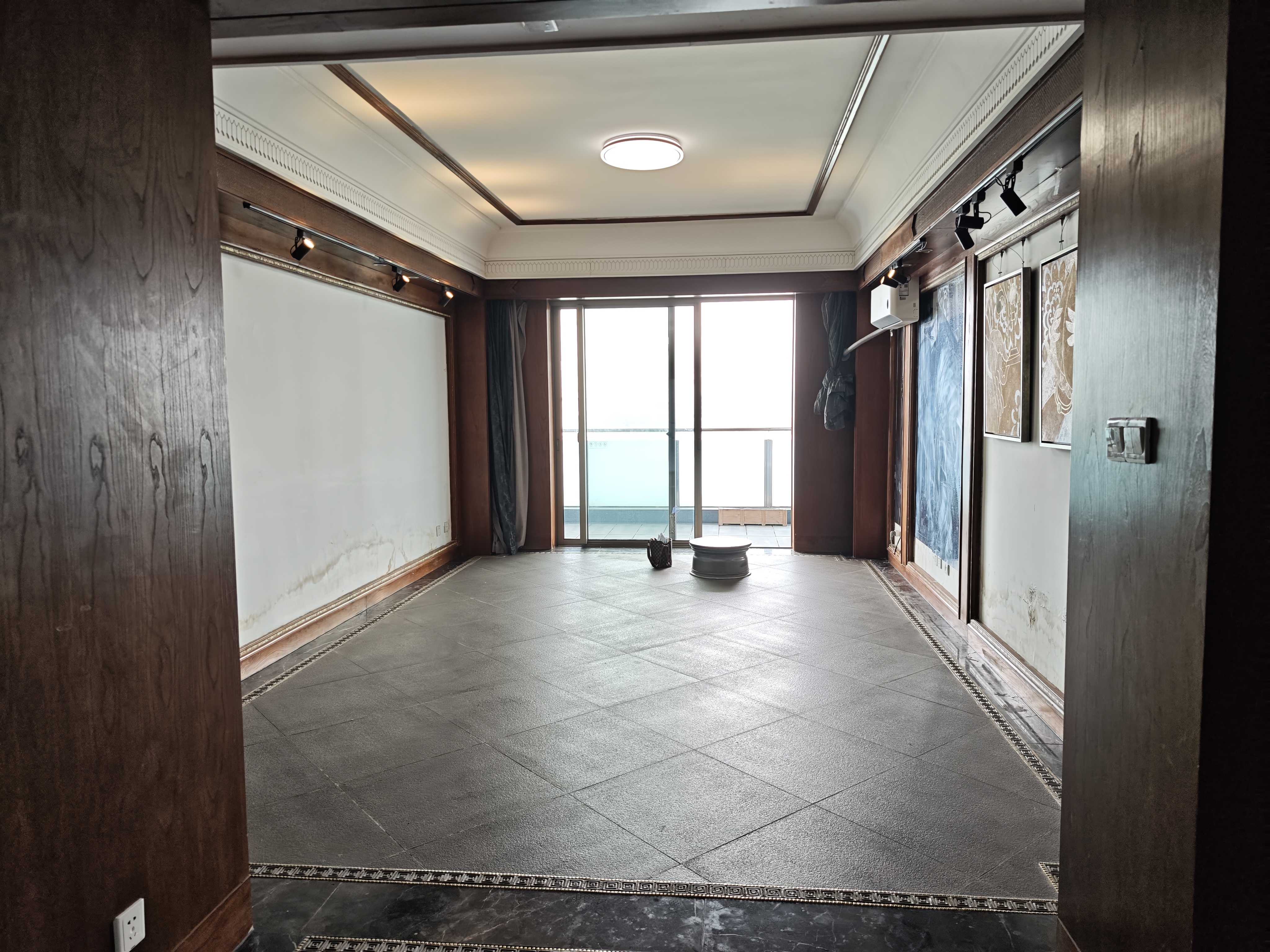 外滩中心  4室2厅1卫    4500.0元/月