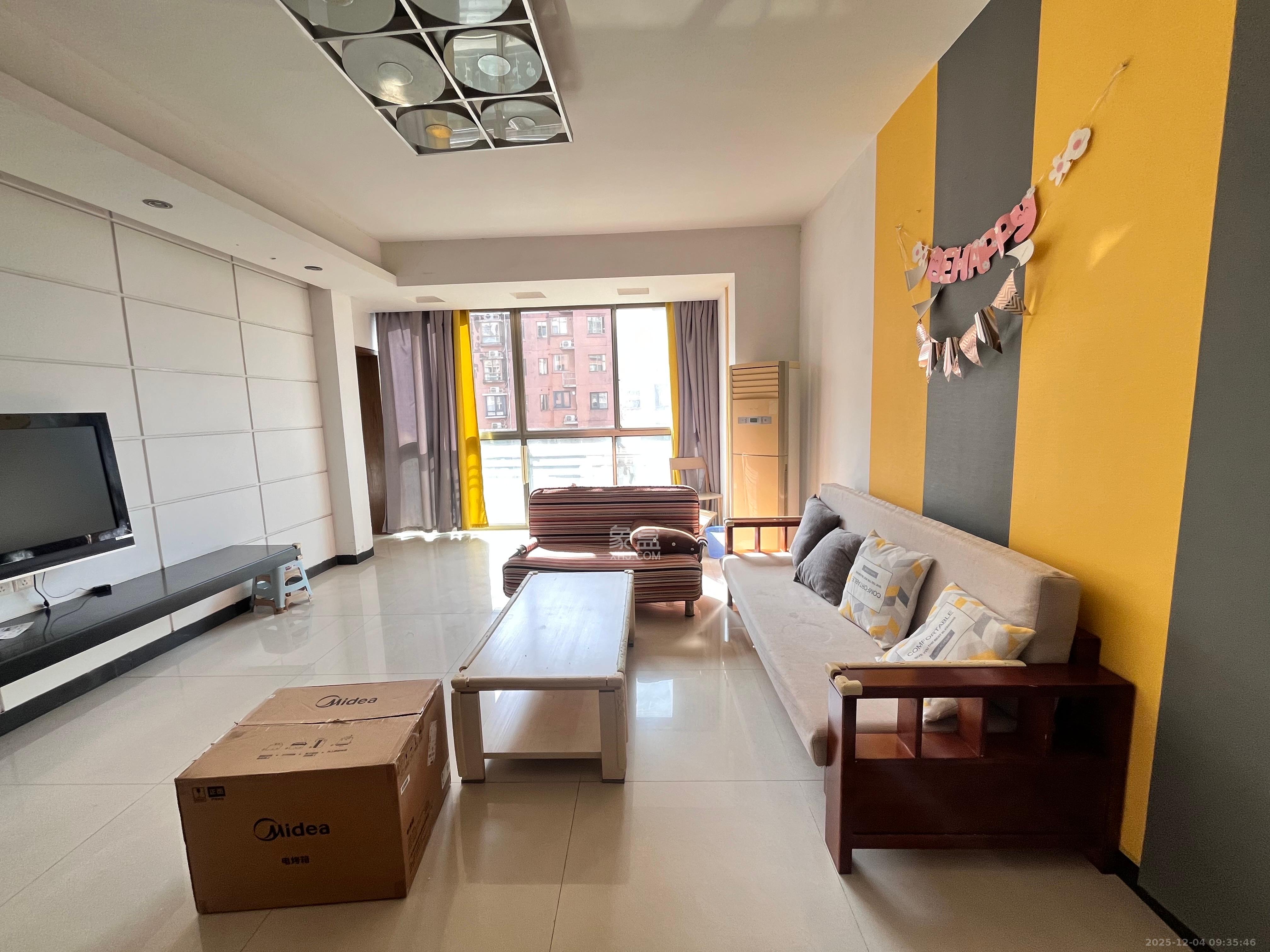 西岸润泽府  3室2厅2卫    2800.0元/月