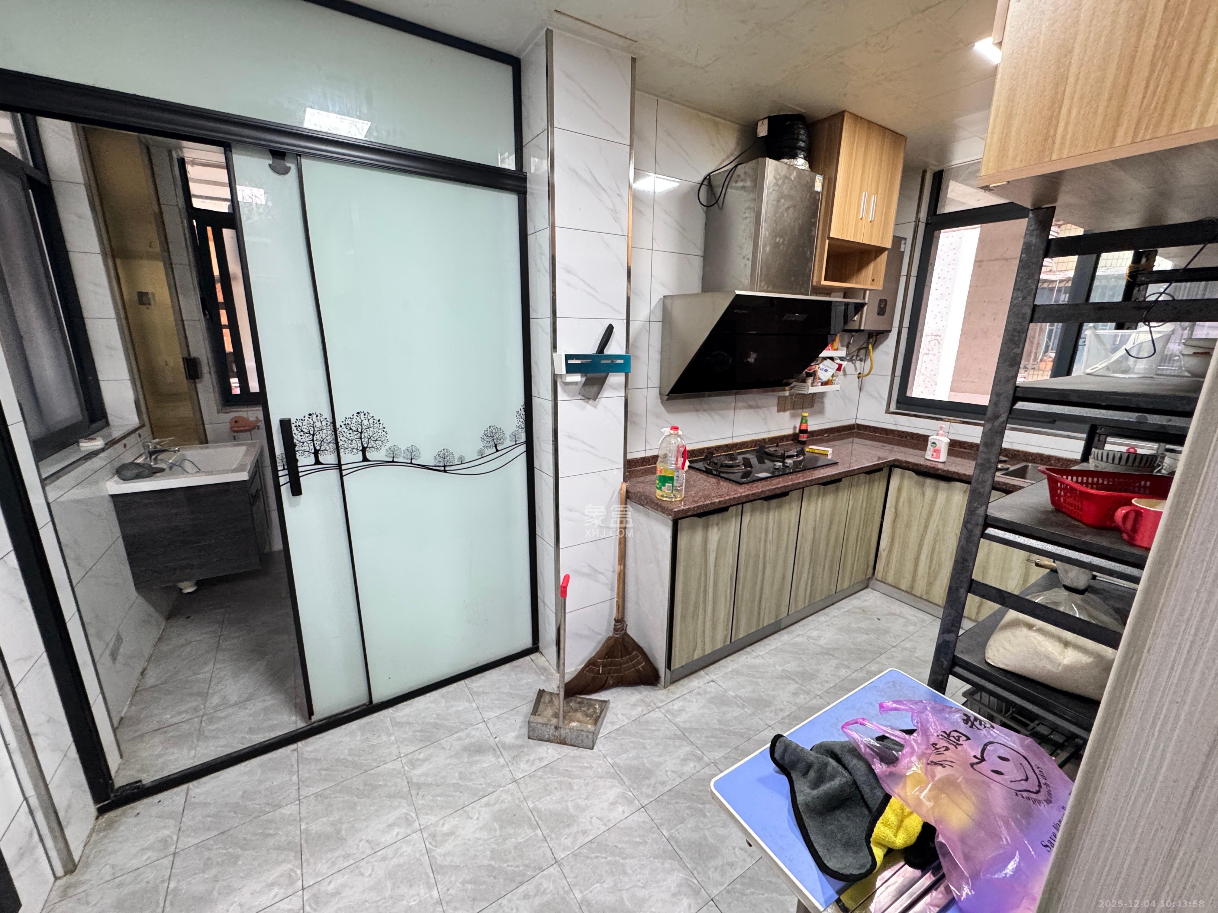 中意宿舍  1室1厅1卫    2200.0元/月室内图