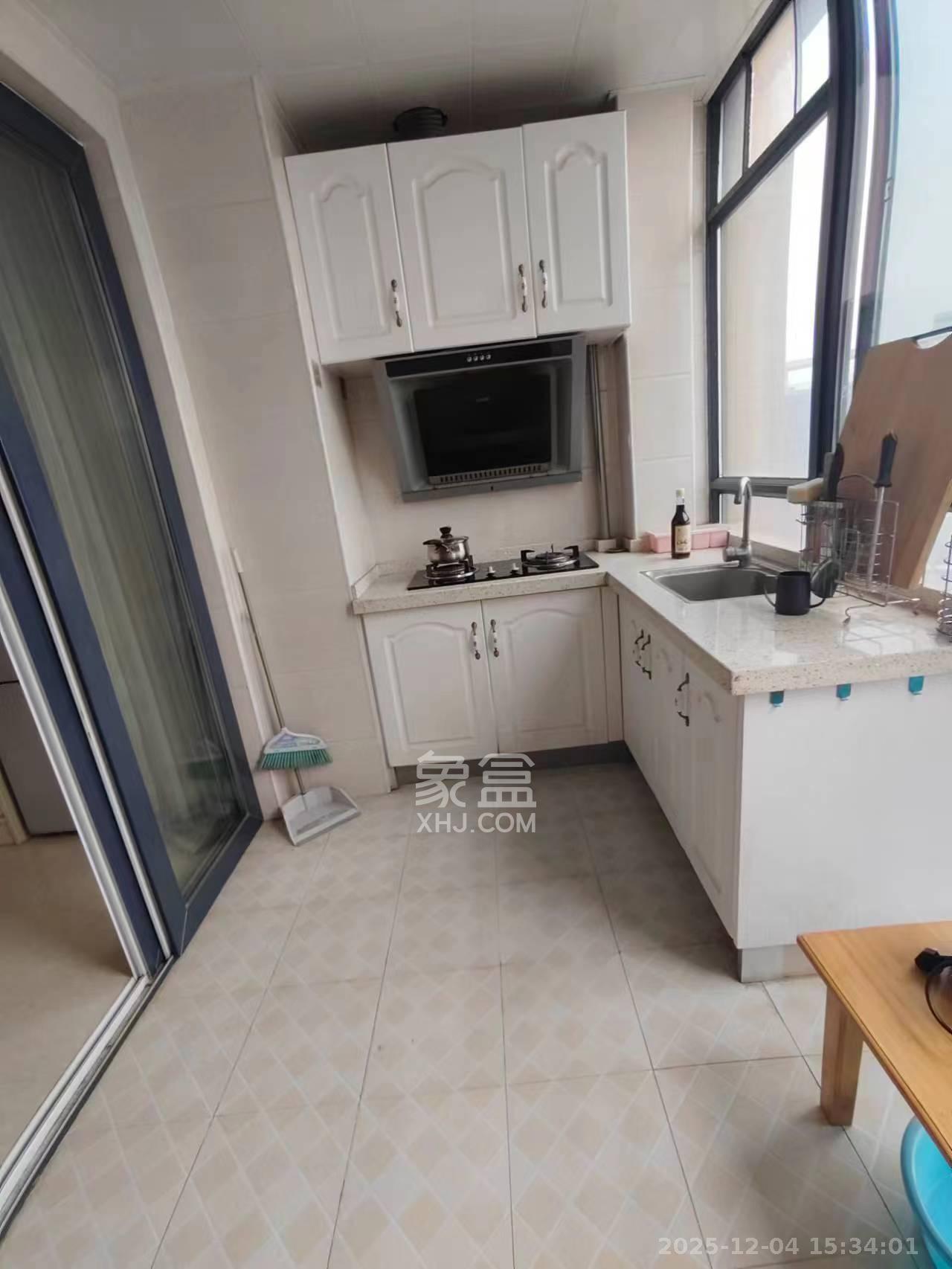 山水湾 1室1厅1卫 1300.0元/月 山水湾 1室1厅1卫 1300.0元/月室内图