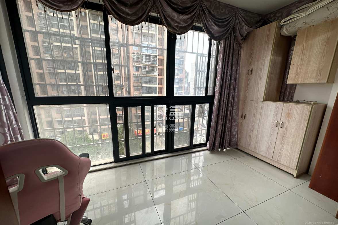 山水新城 2室2厅1卫 1700.0元/月 山水新城 2室2厅1卫 1700.0元/月室内图