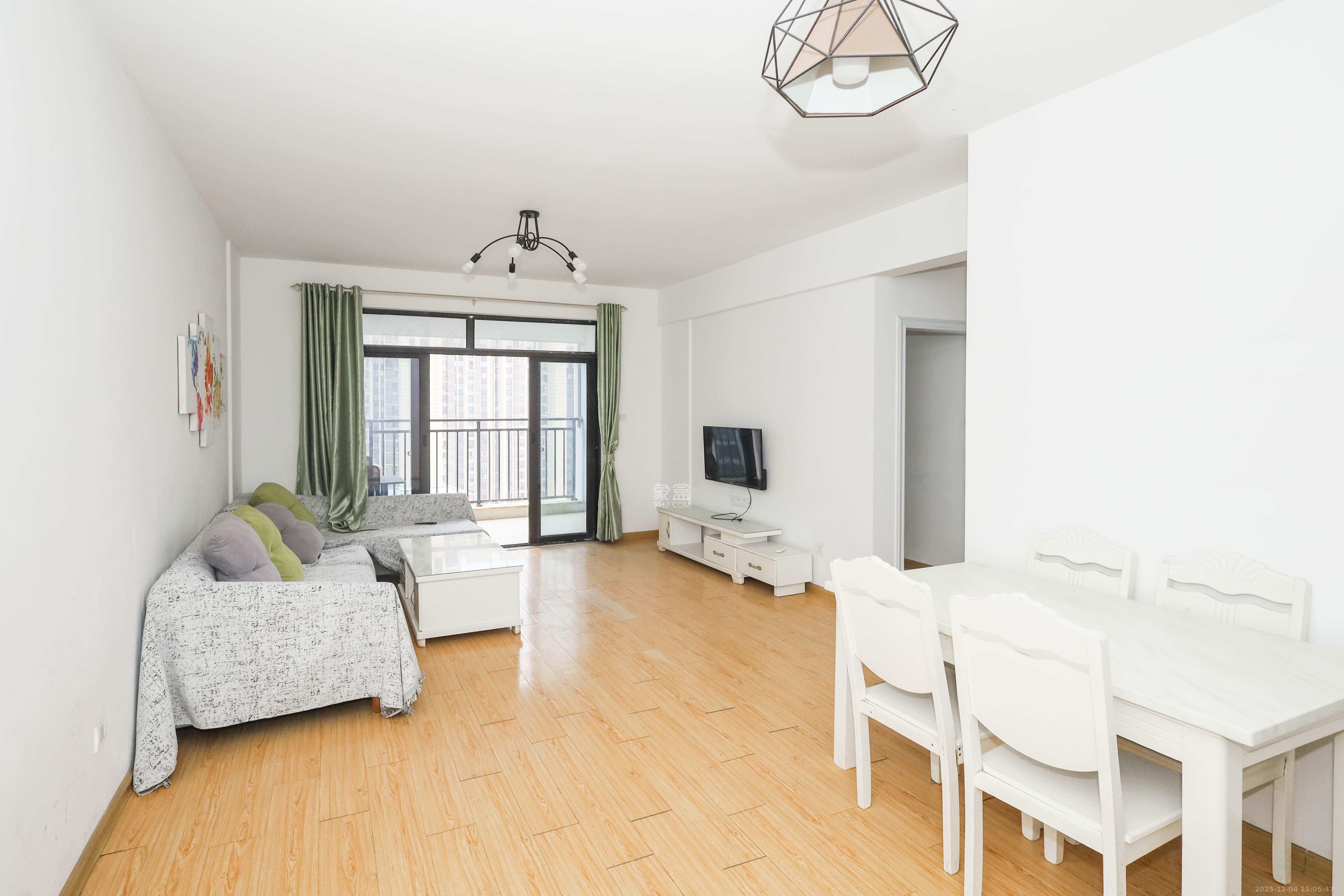 今时艺苑 3室2厅1卫 90.0万 今时艺苑 3室2厅1卫 90.0万客厅