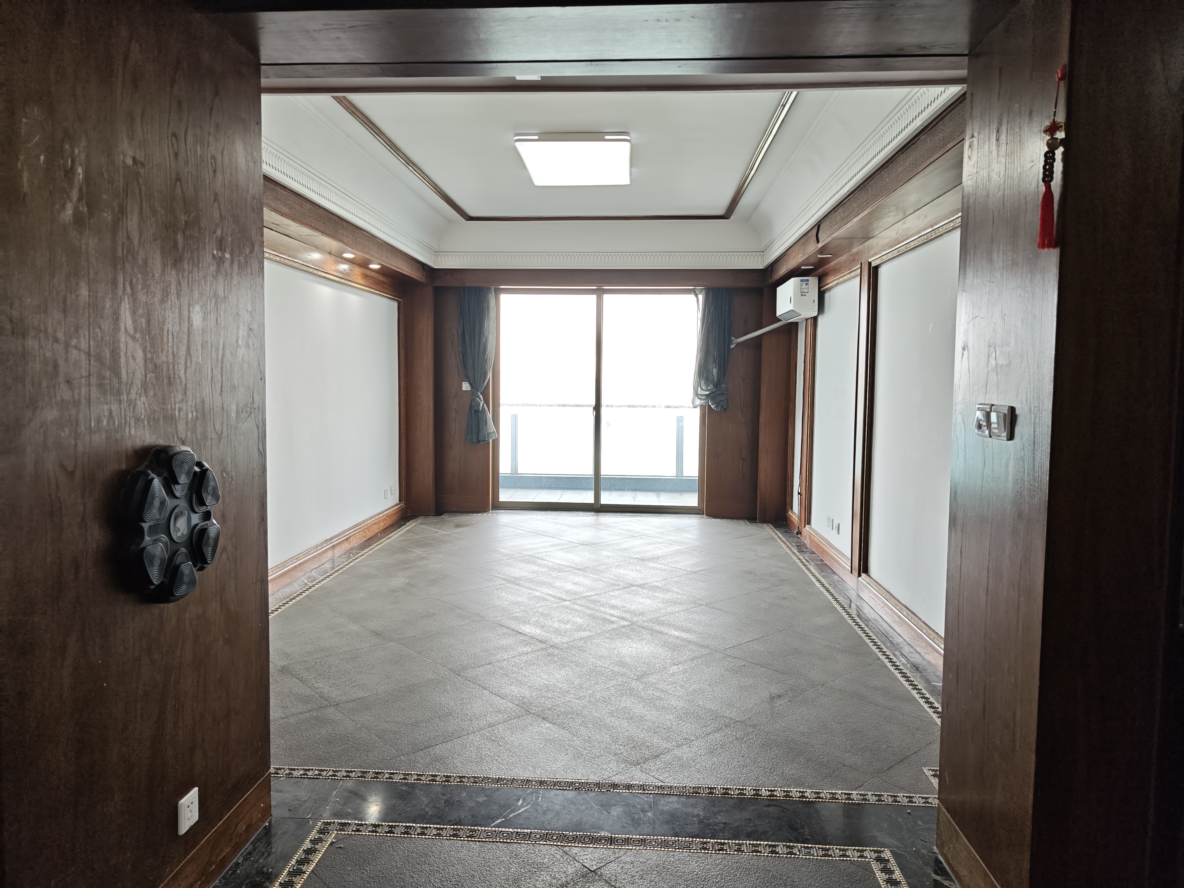 外滩中心  4室2厅2卫    4500.0元/月