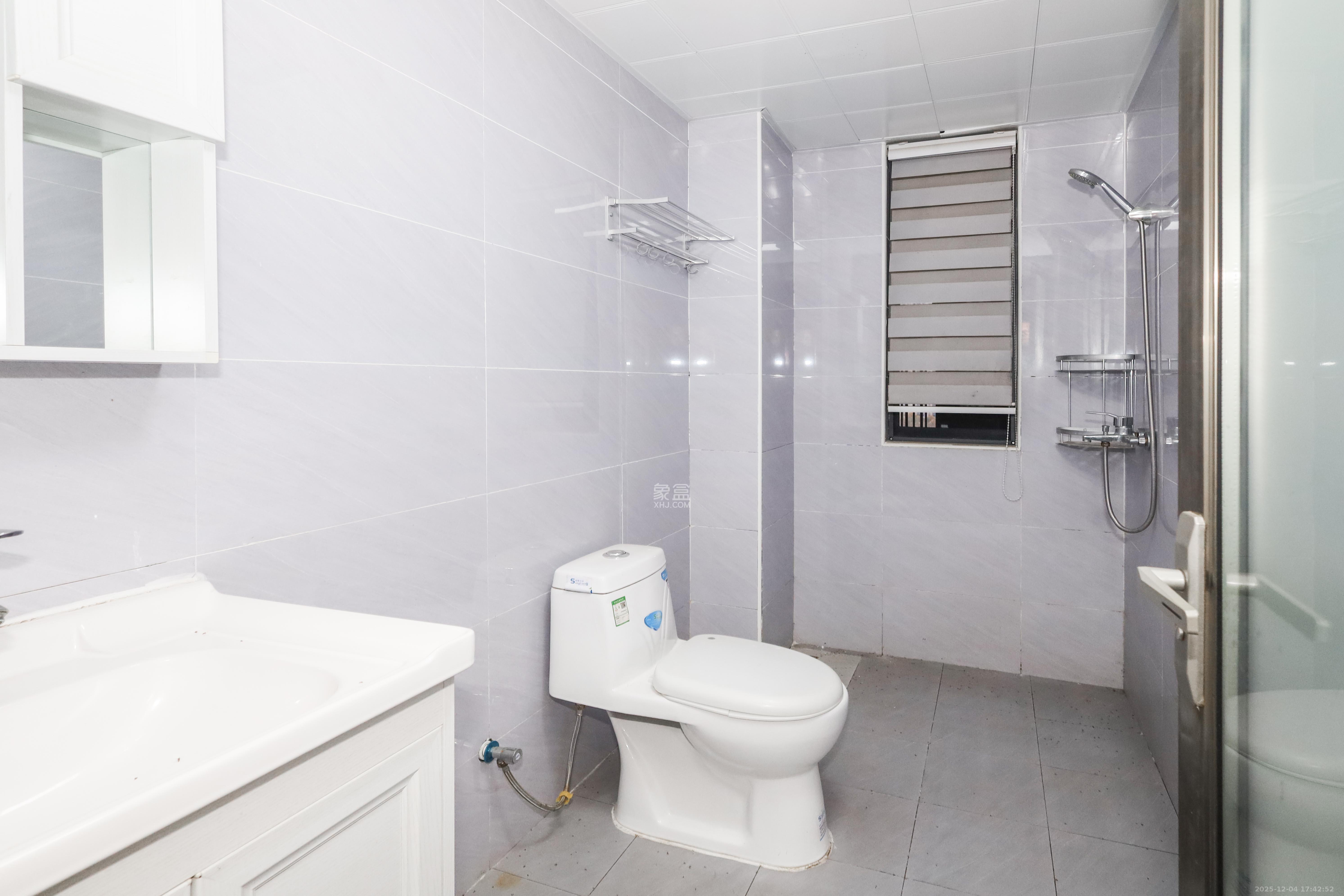 南山梅溪一方  3室2厅2卫    115.0万卫生间