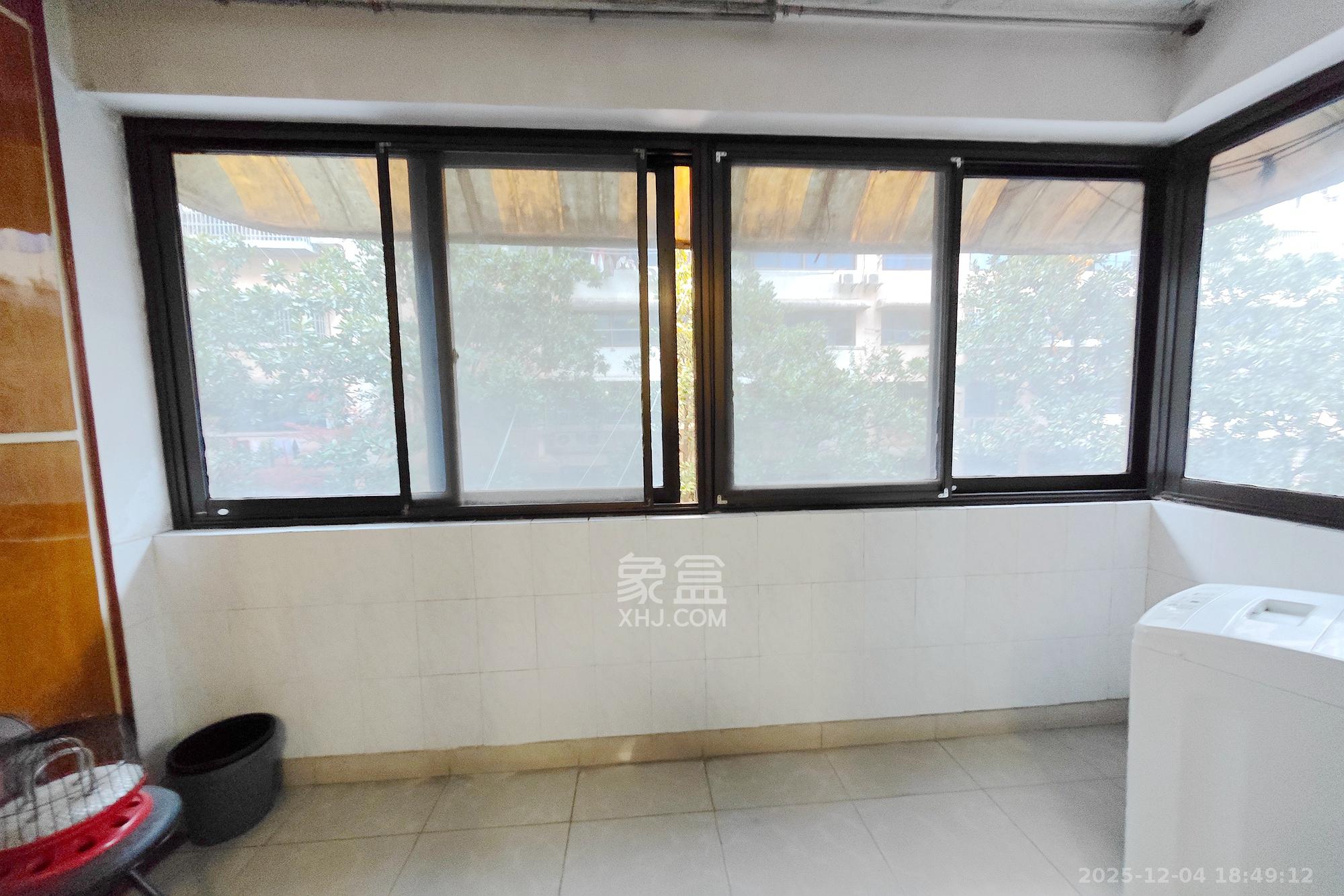 金叶公寓（原省烟草公司宿舍）  3室2厅1卫    83.0万阳台