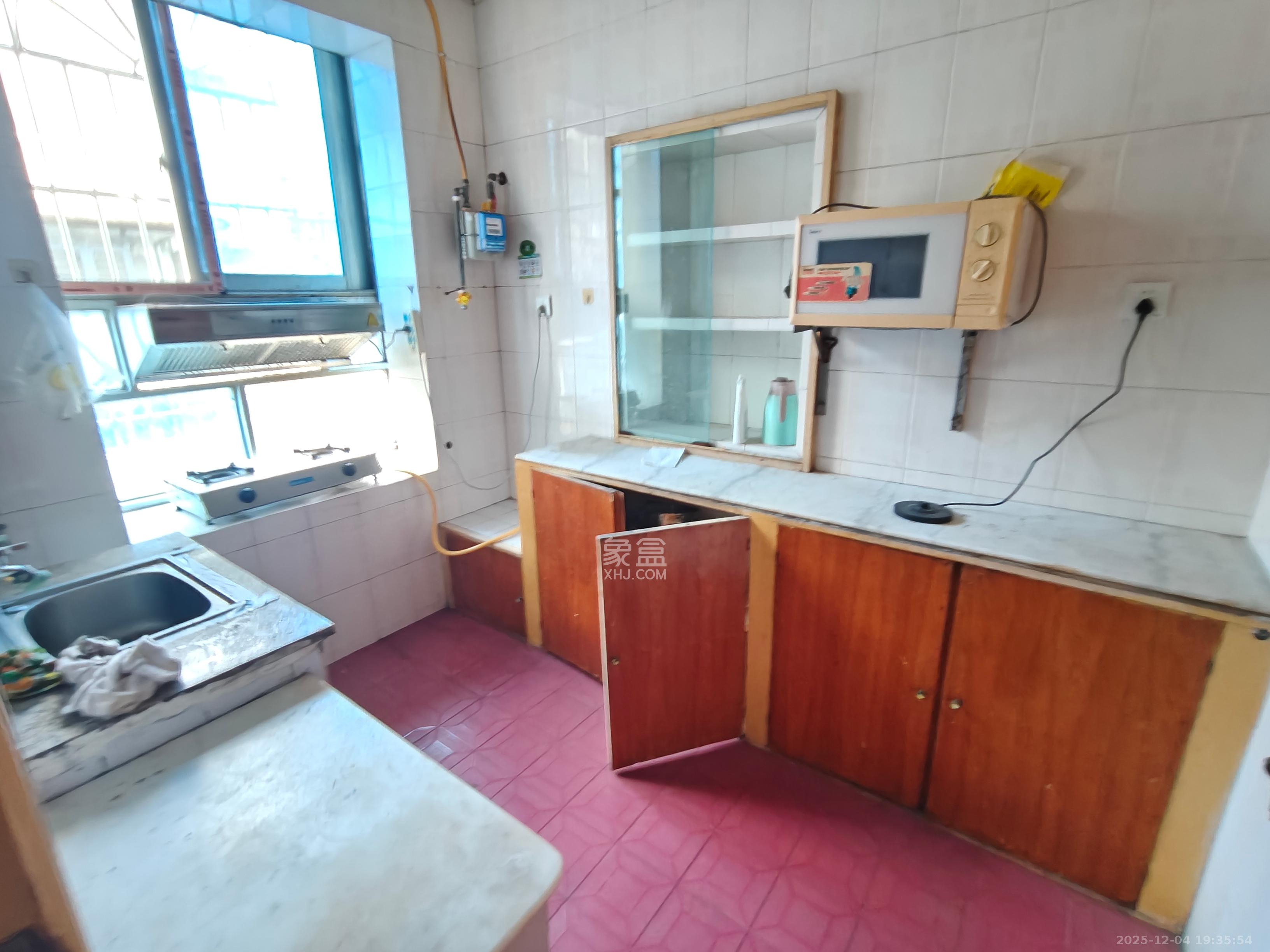 望岳村  3室2厅1卫    1800.0元/月室内图