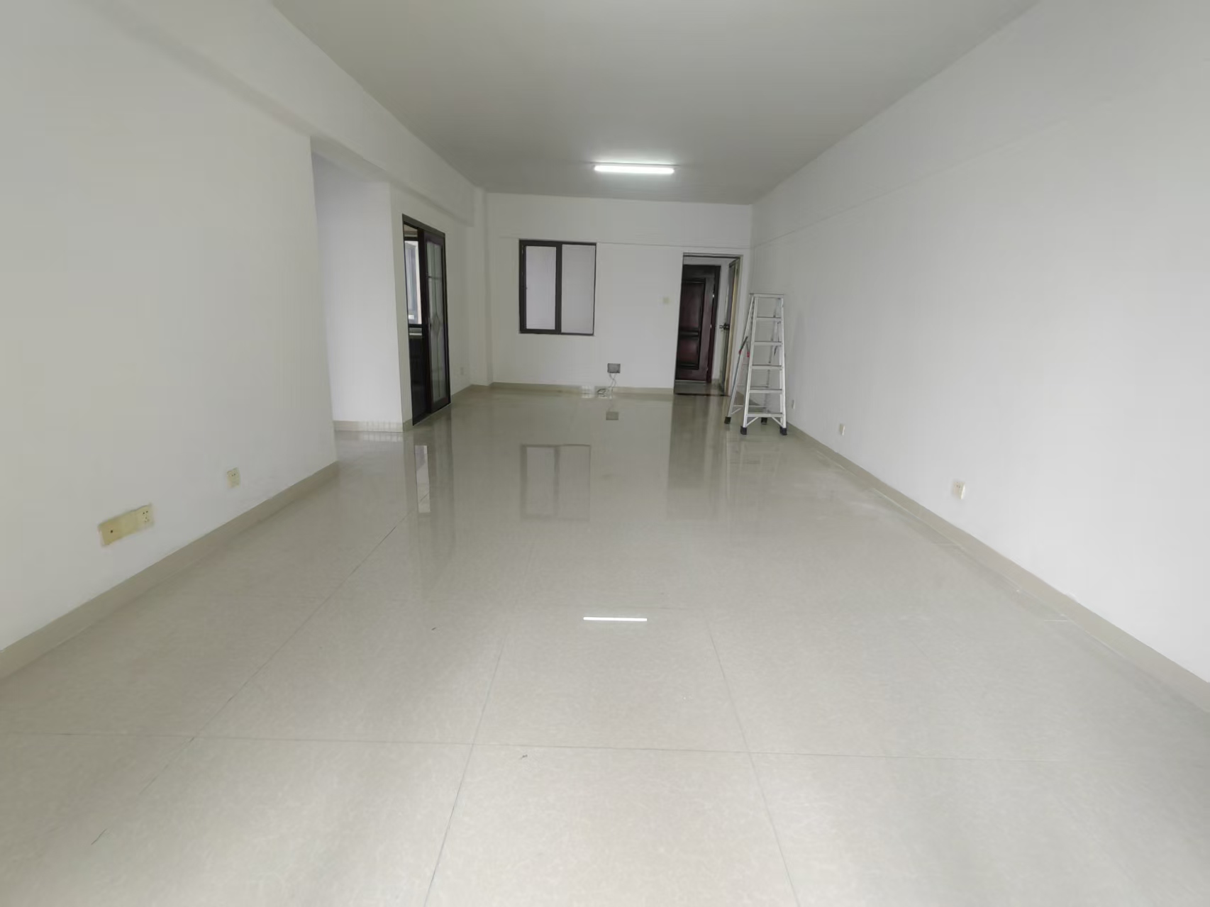 九九华府（一期）  3室2厅2卫    3000.0元/月室内图