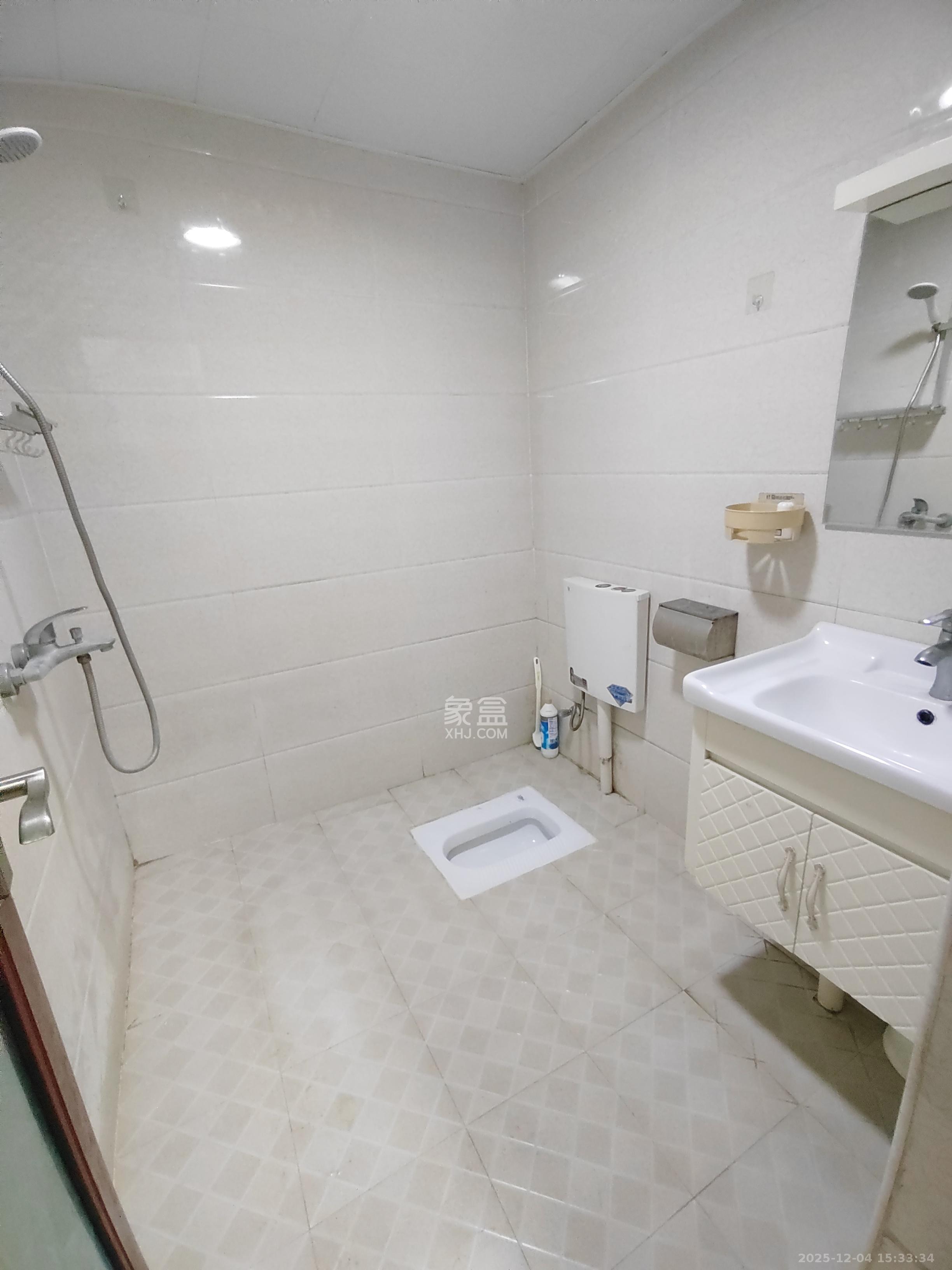 山水湾  1室1厅1卫    1300.0元/月室内图