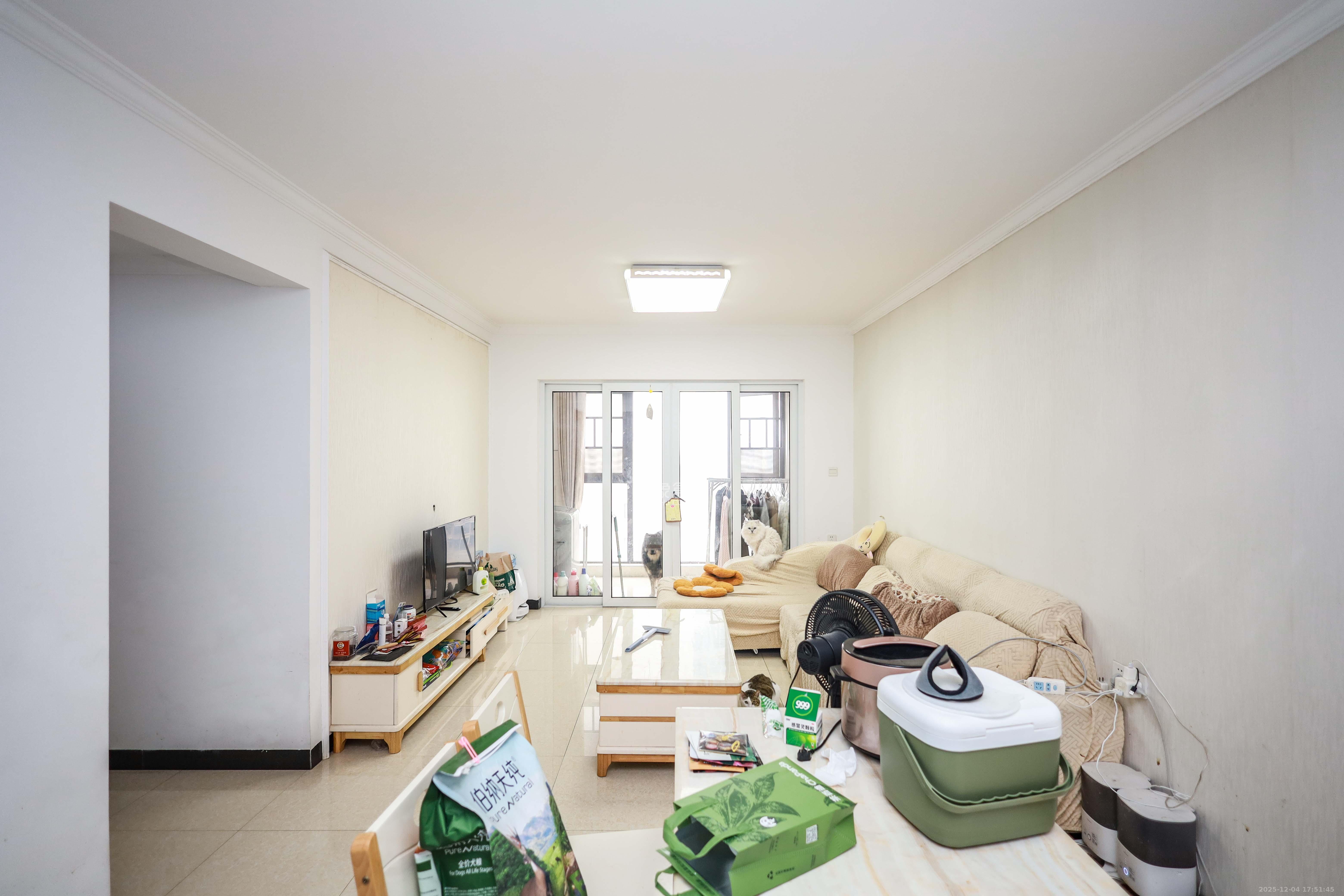 金科世界城 3室2厅1卫 59.8万 金科世界城 3室2厅1卫 59.8万客厅