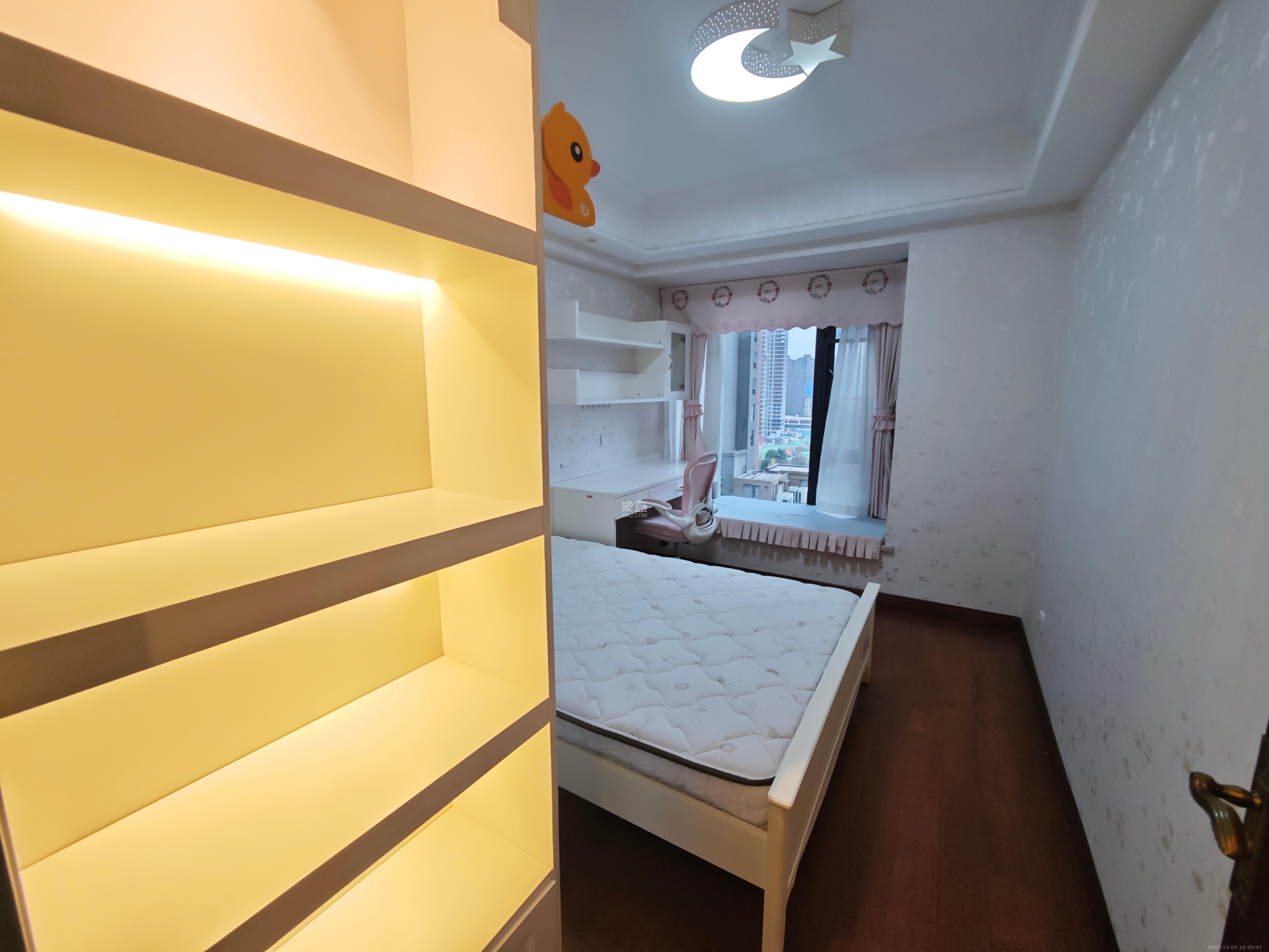 京武浪琴山一、二期 4室2厅2卫 12000.0元/月 京武浪琴山一、二期 4室2厅2卫 12000.0元/月室内图