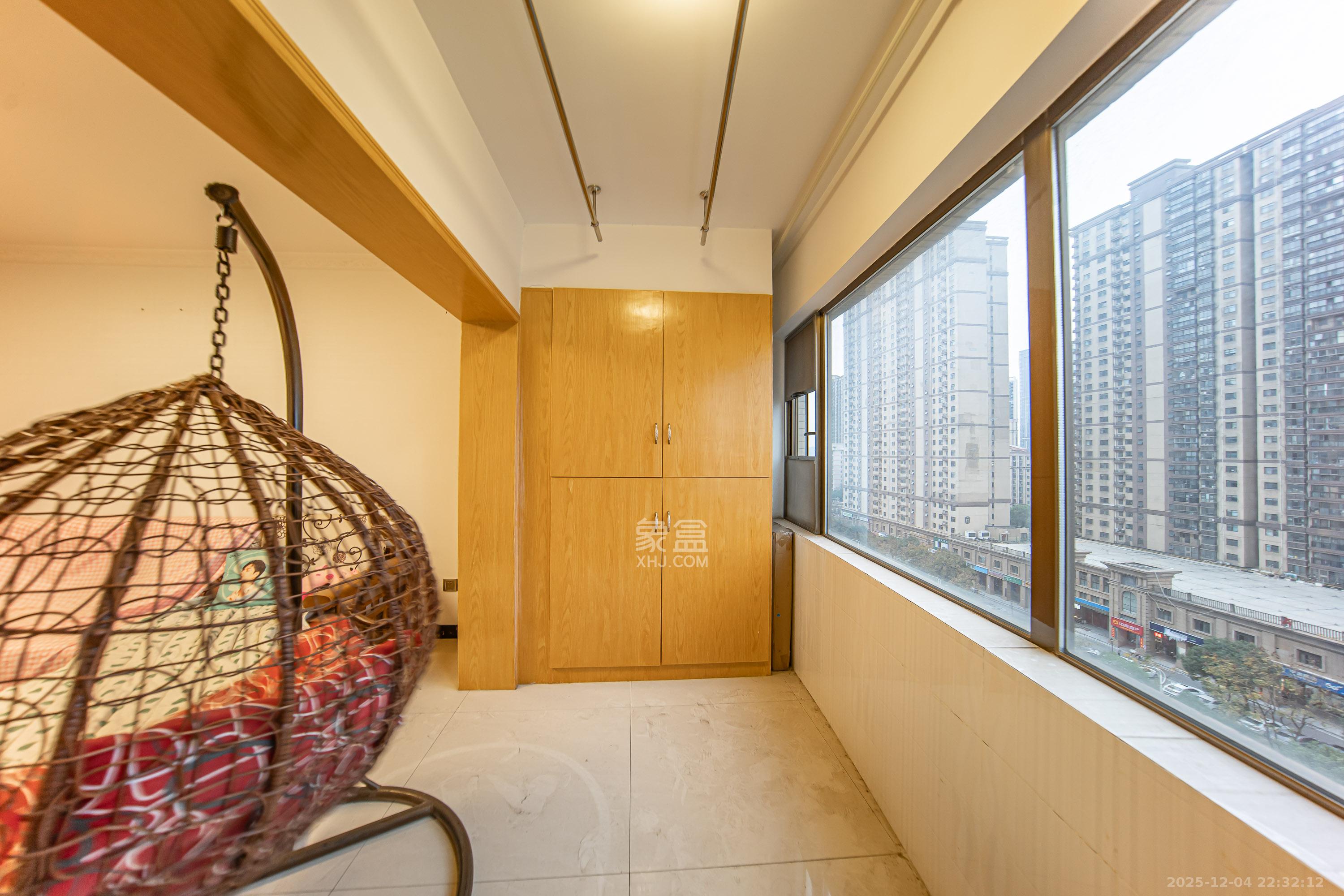 江山帝景哈佛  3室2厅1卫    68.0万阳台