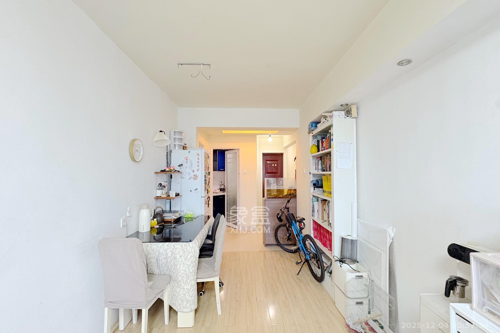 晓园大厦  3室1厅1卫    74.99万客厅