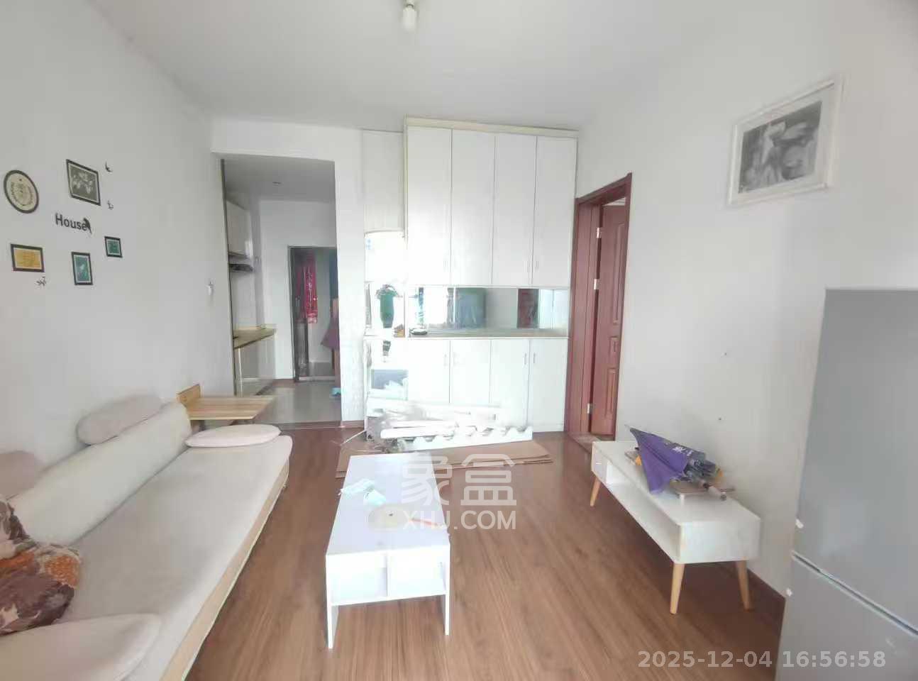 阳光100三期  1室1厅1卫    1800.0元/月室内图1