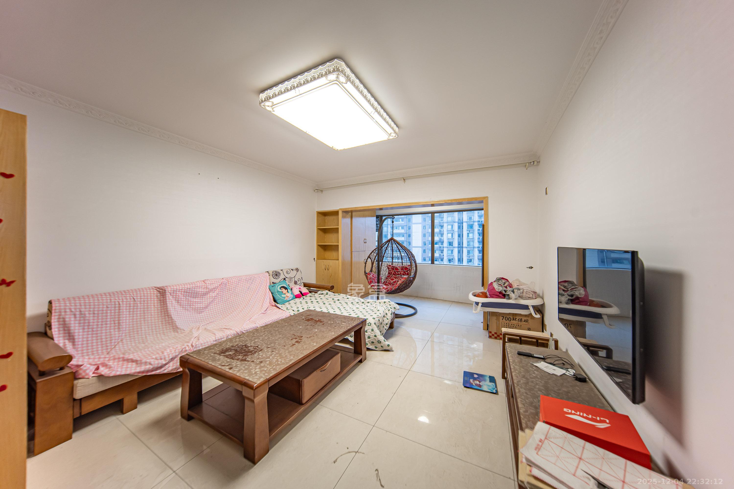 江山帝景哈佛  3室2厅1卫    68.0万客厅