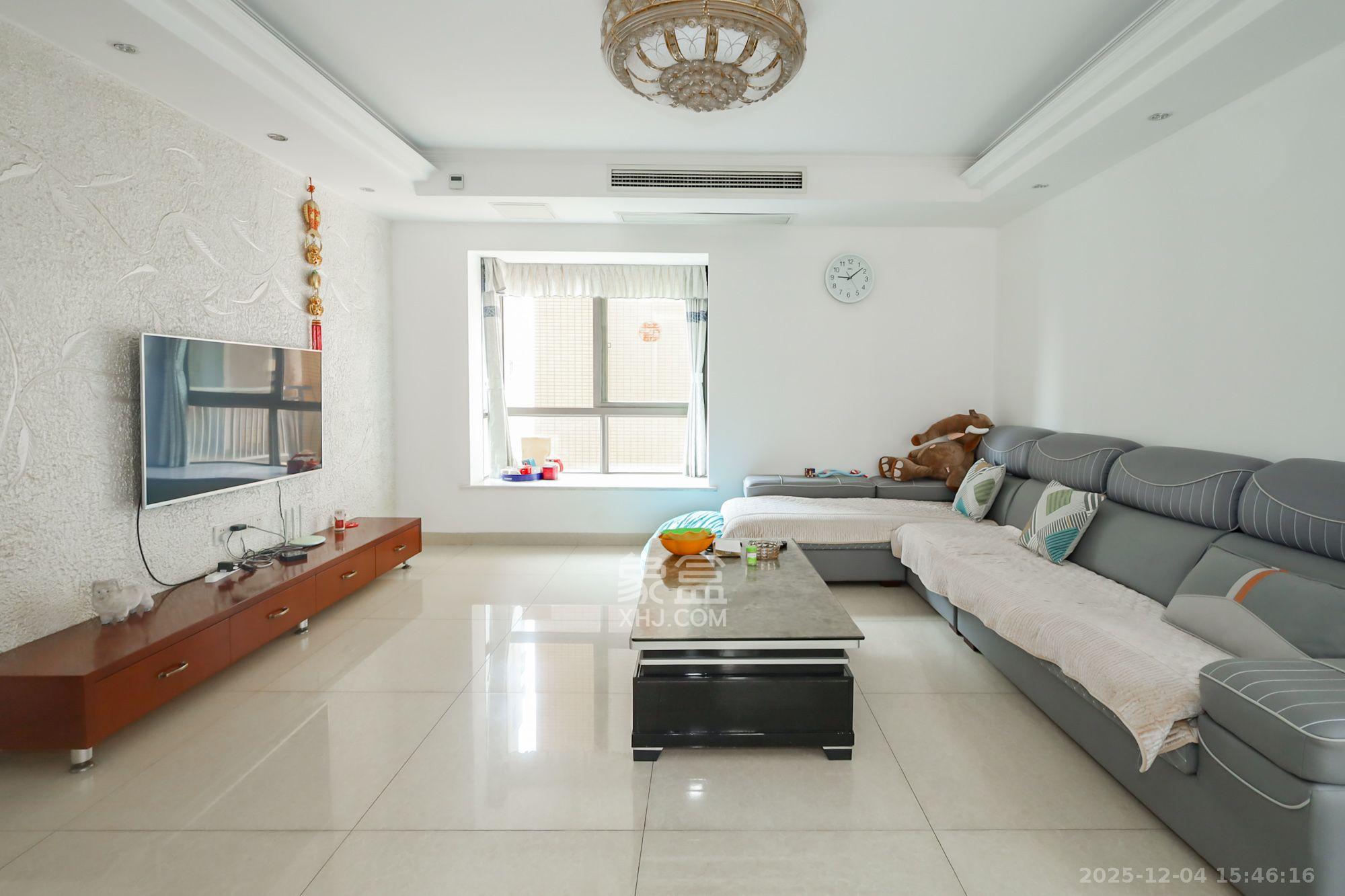 阳光晶城  4室2厅2卫    2500.0元/月