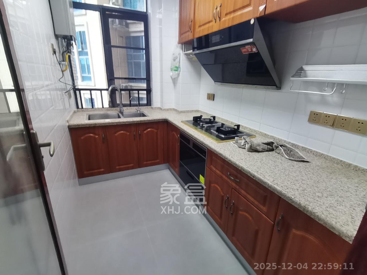 融圣国际 3室1厅2卫 3500.0元/月 融圣国际 3室1厅2卫 3500.0元/月室内图