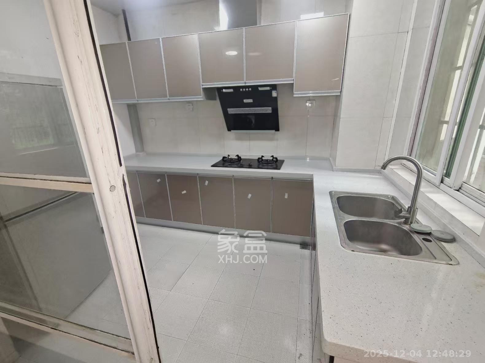 万事佳景园 3室2厅2卫 2400.0元/月 万事佳景园 3室2厅2卫 2400.0元/月室内图