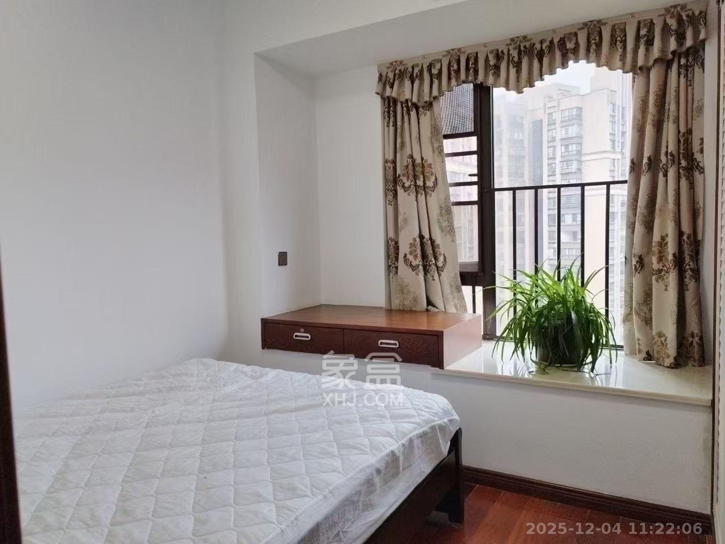 华润凤凰城三期 1室2厅1卫 2300.0元/月 华润凤凰城三期 1室2厅1卫 2300.0元/月室内图