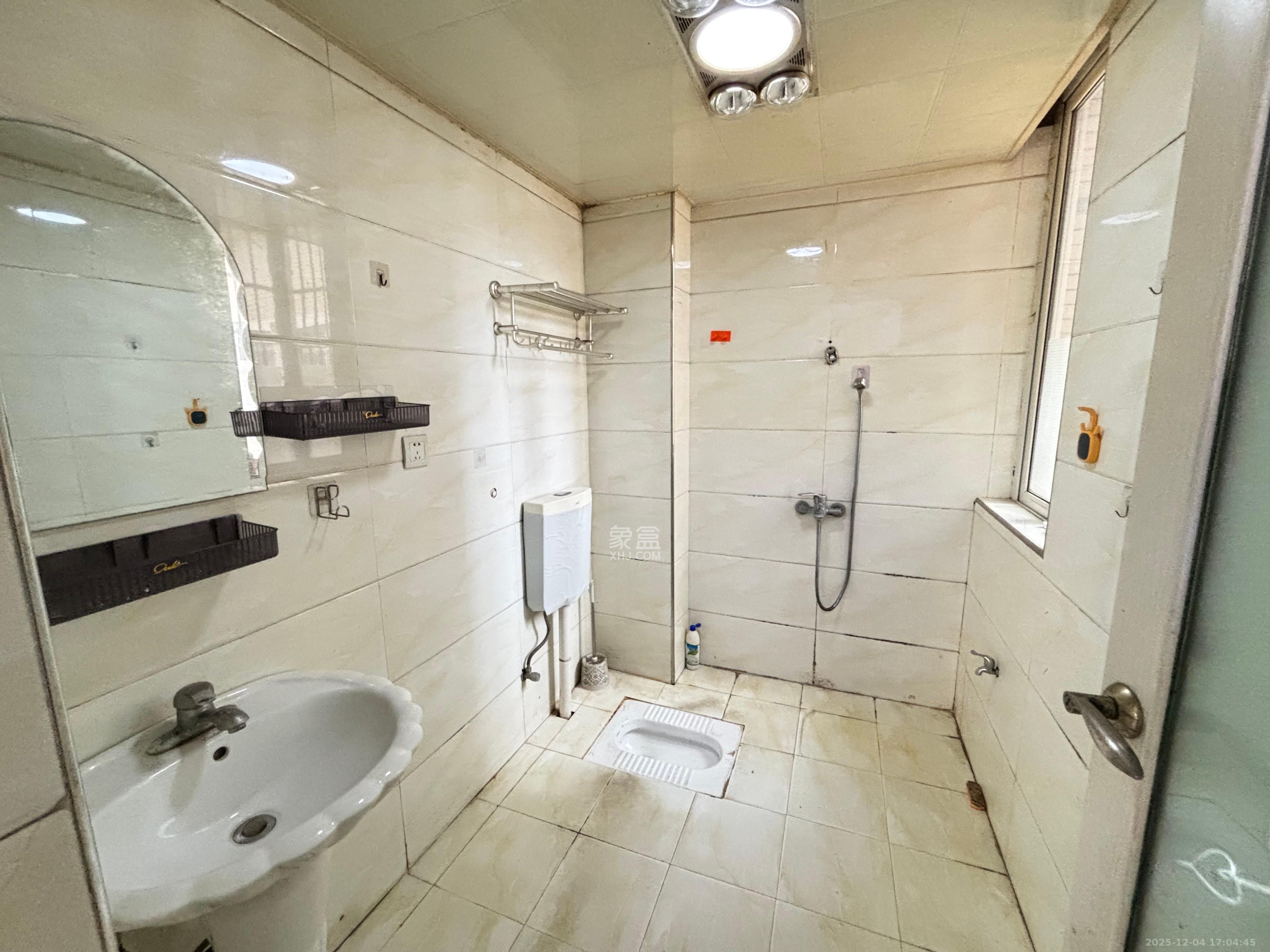 和润园一、二期 3室2厅1卫 2000.0元/月 和润园一、二期 3室2厅1卫 2000.0元/月室内图