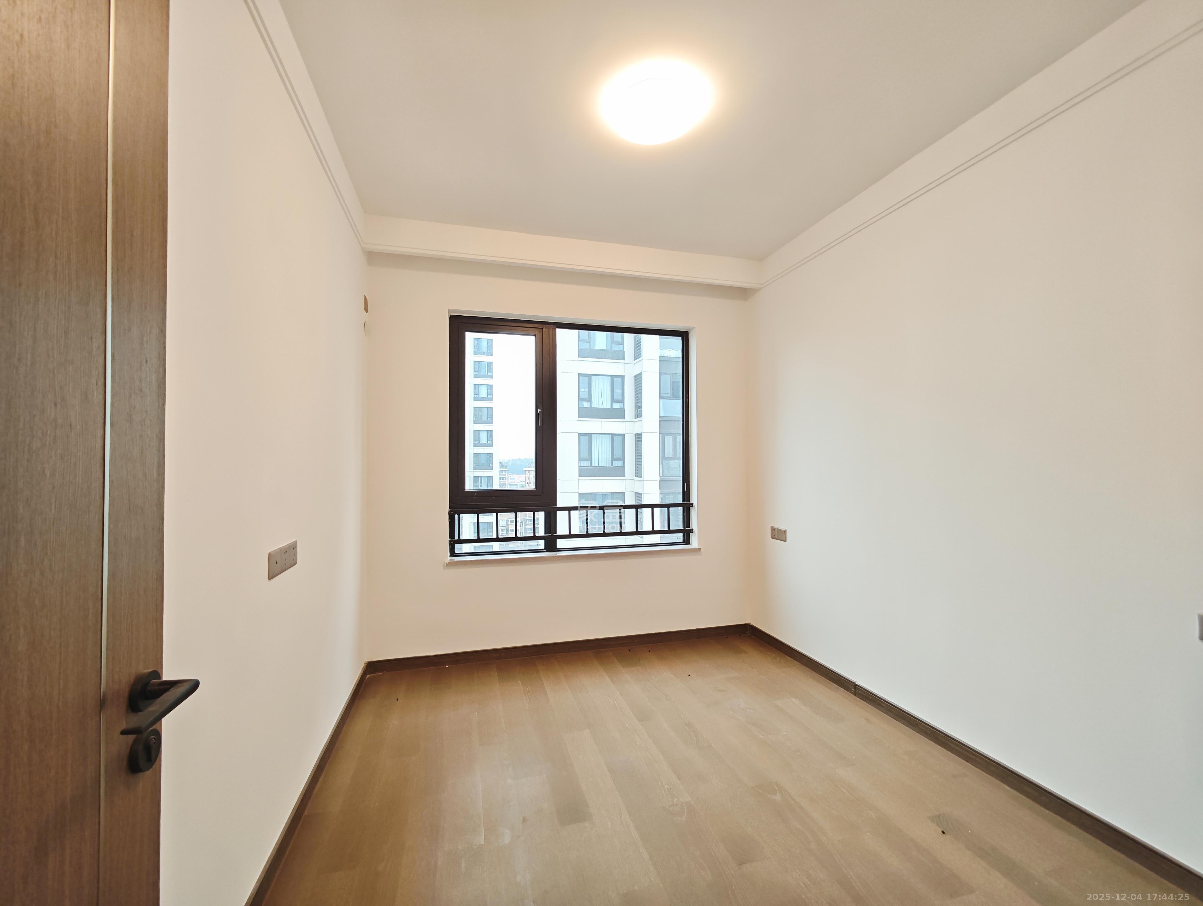 龙湖日盛奕境 1室0厅0卫 135.0万 龙湖日盛奕境 1室0厅0卫 135.0万卧室