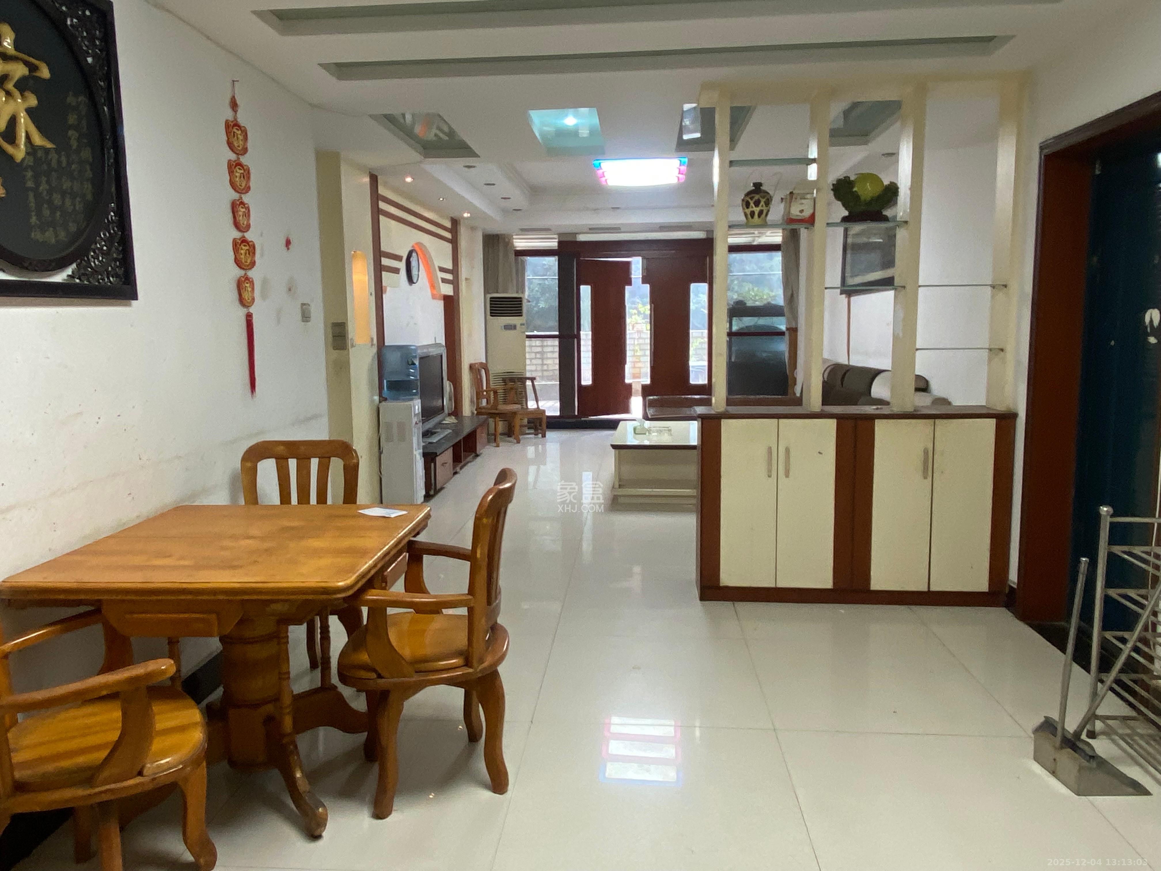 阳光丽景  1室2厅2卫    1800.0元/月室内图1