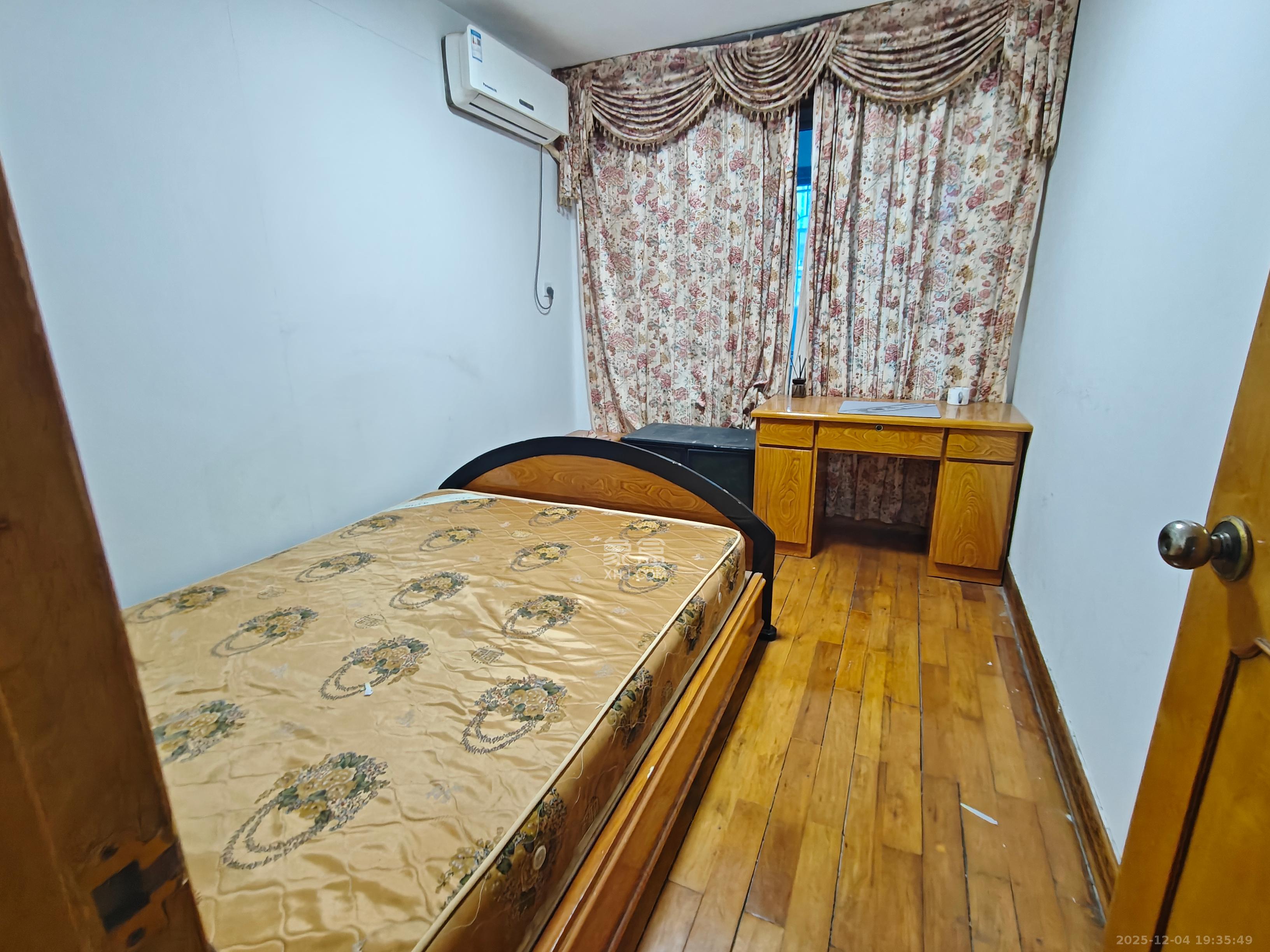 望岳村 3室2厅1卫 1800.0元/月 望岳村 3室2厅1卫 1800.0元/月室内图