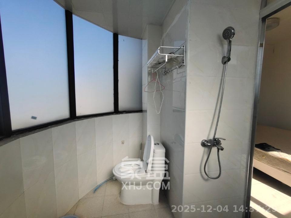 麓山枫情  3室2厅1卫    2100.0元/月室内图