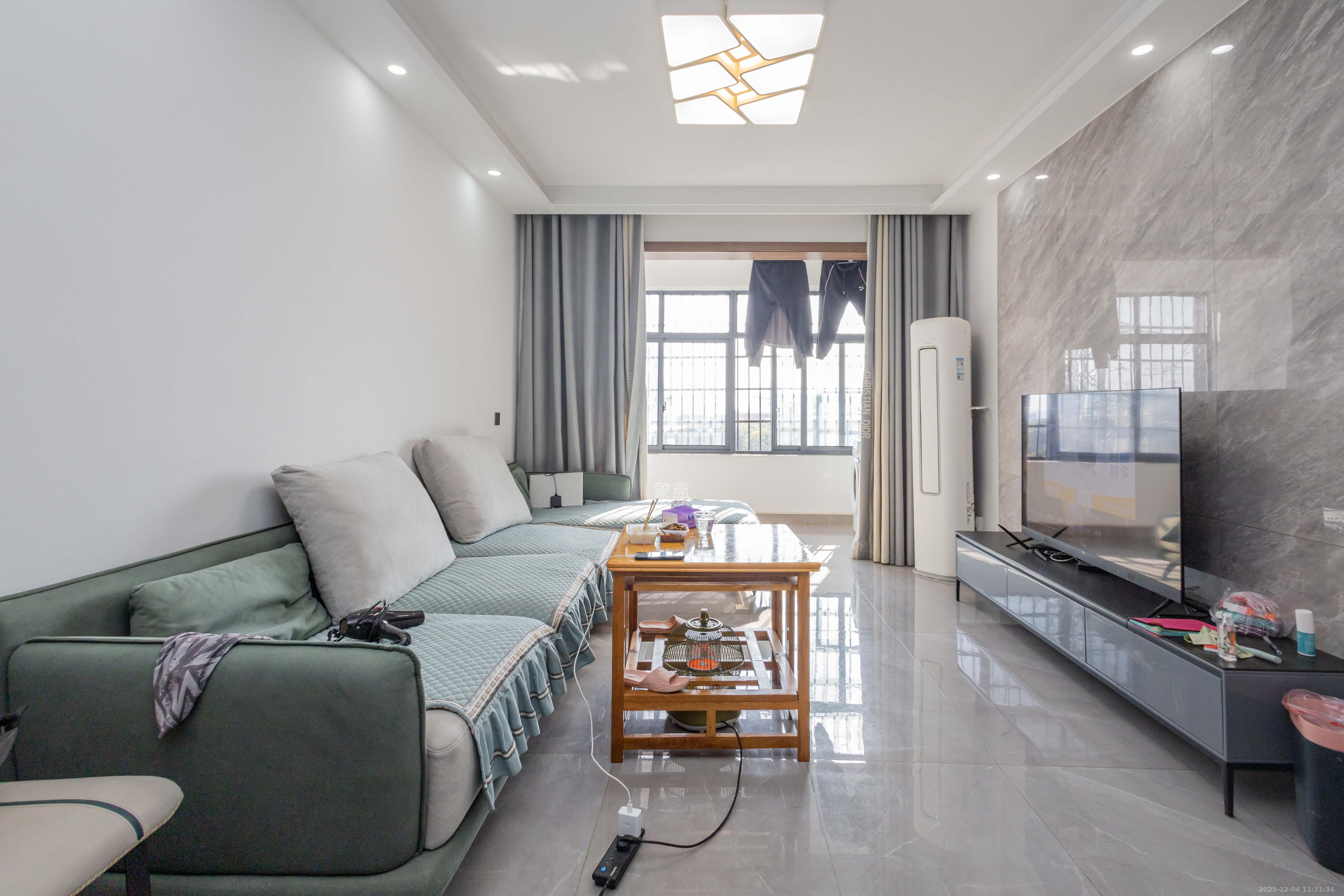 辉宏橄榄城  3室2厅1卫    52.8万客厅