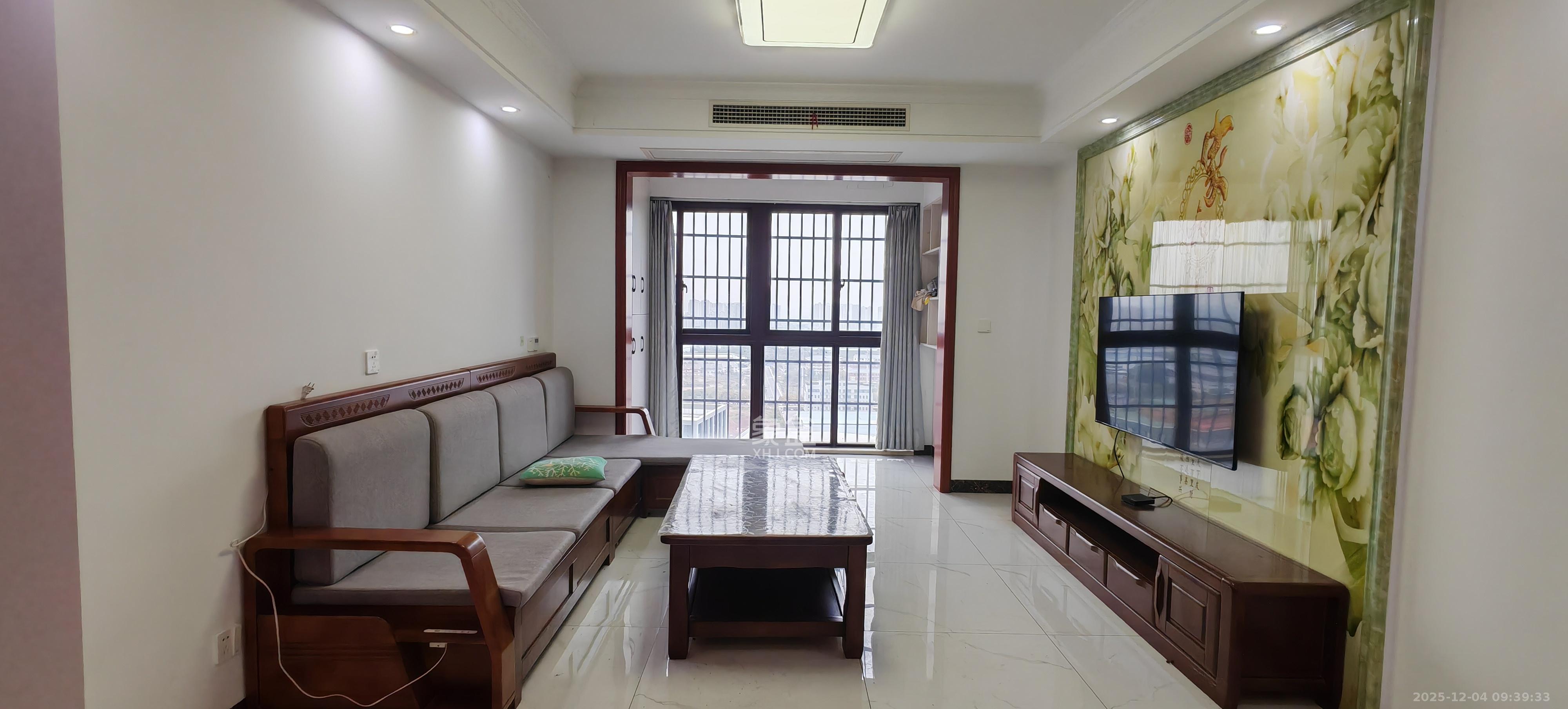 东方美地  3室2厅1卫    2400.0元/月