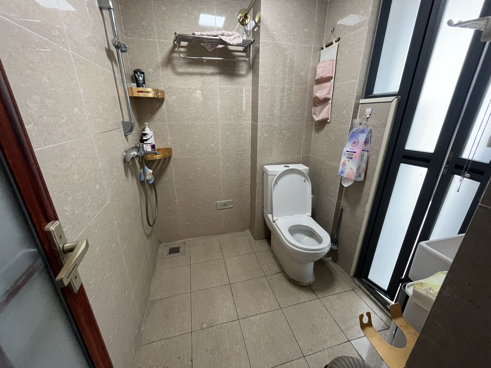 粤泰滨江花园 3室2厅2卫 2800.0元/月 粤泰滨江花园 3室2厅2卫 2800.0元/月室内图