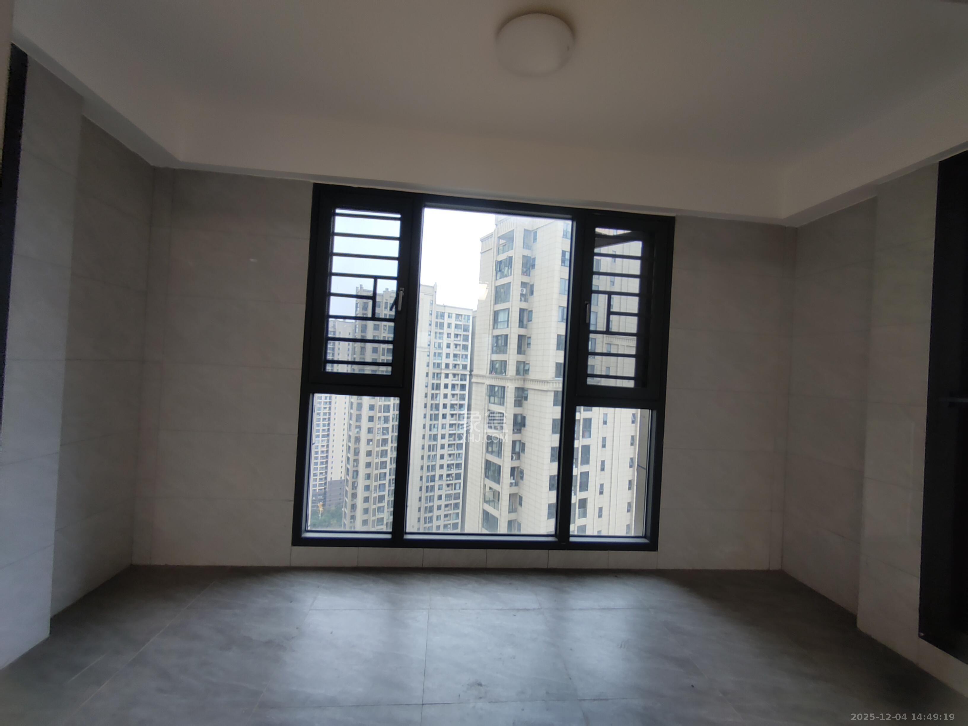 明发阅江悦府 5室2厅2卫 2400.0元/月 明发阅江悦府 5室2厅2卫 2400.0元/月室内图