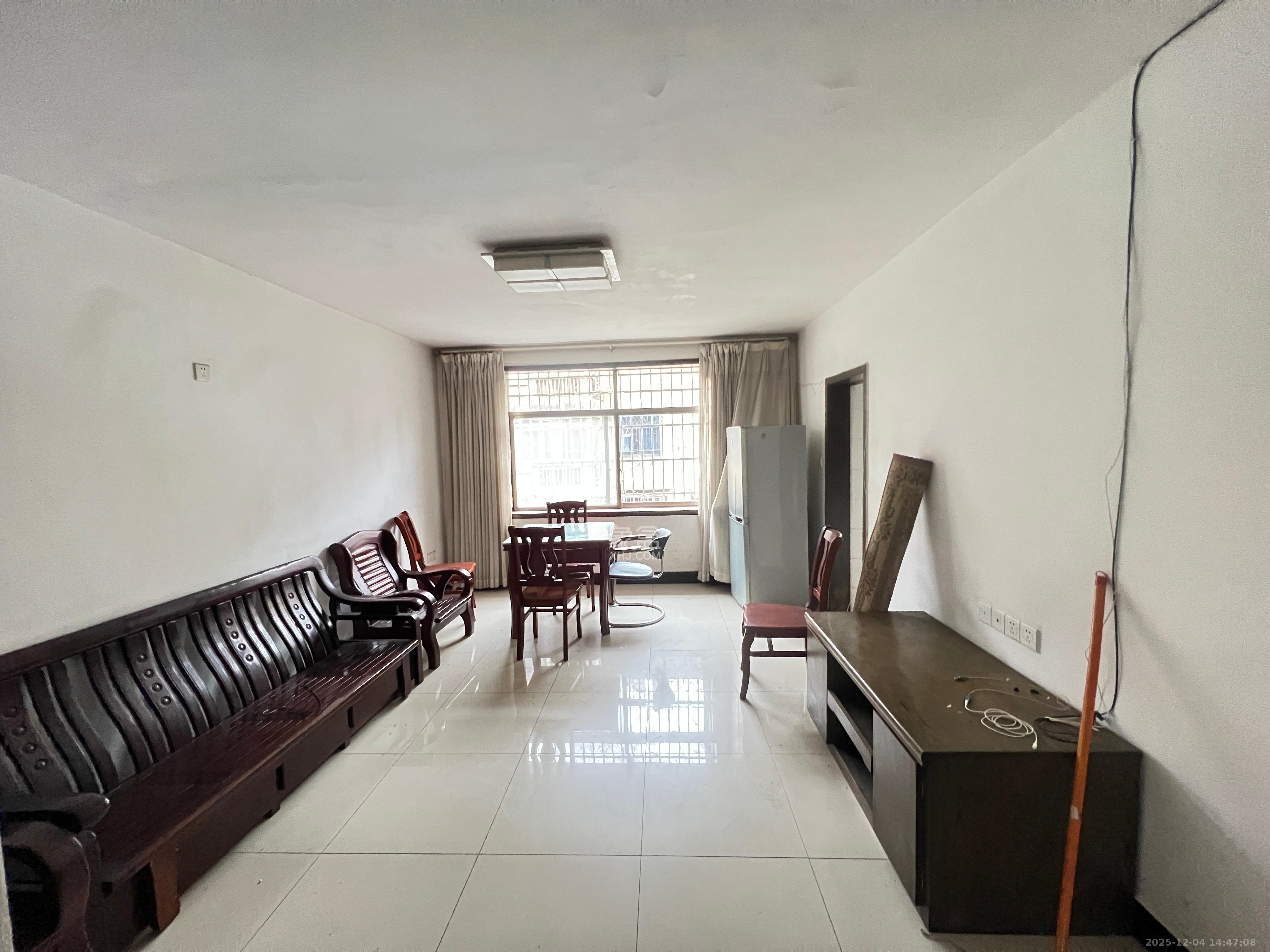 友谊路电视机厂宿舍  3室2厅1卫    1050.0元/月