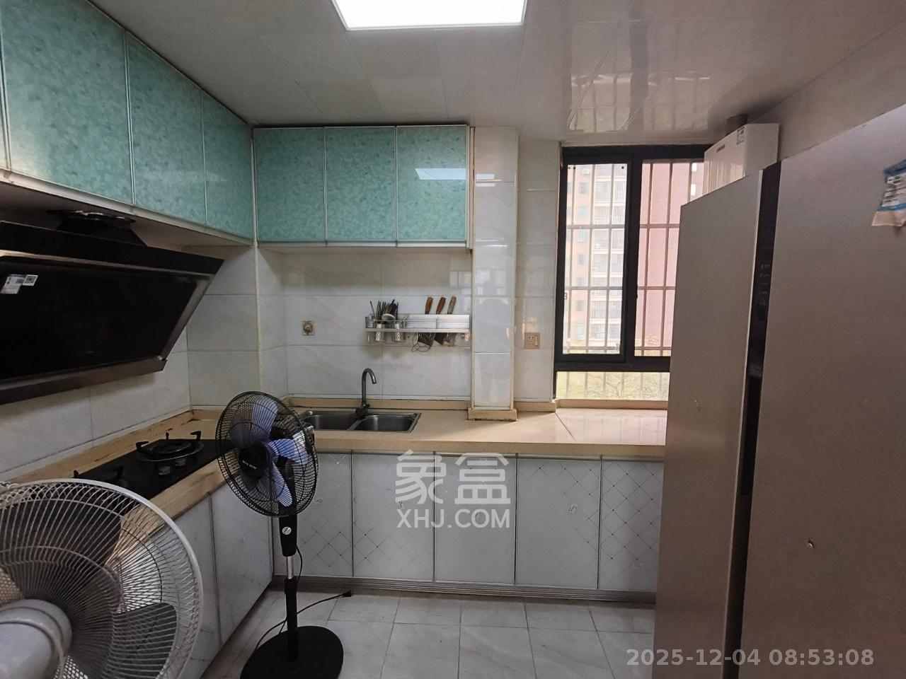 中欣楚天雅郡  4室2厅2卫    2000.0元/月室内图