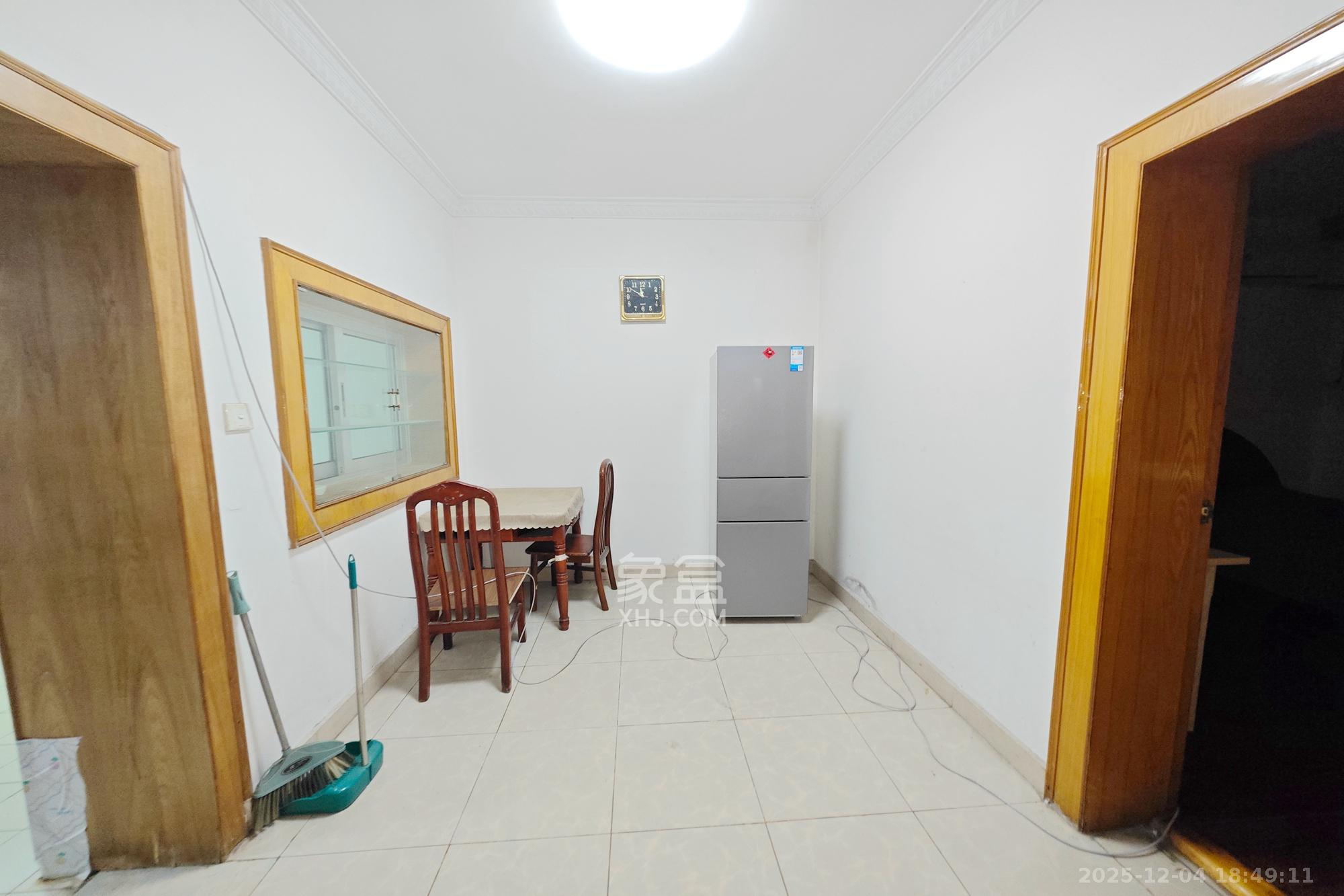 金叶公寓（原省烟草公司宿舍）  3室2厅1卫    83.0万客厅