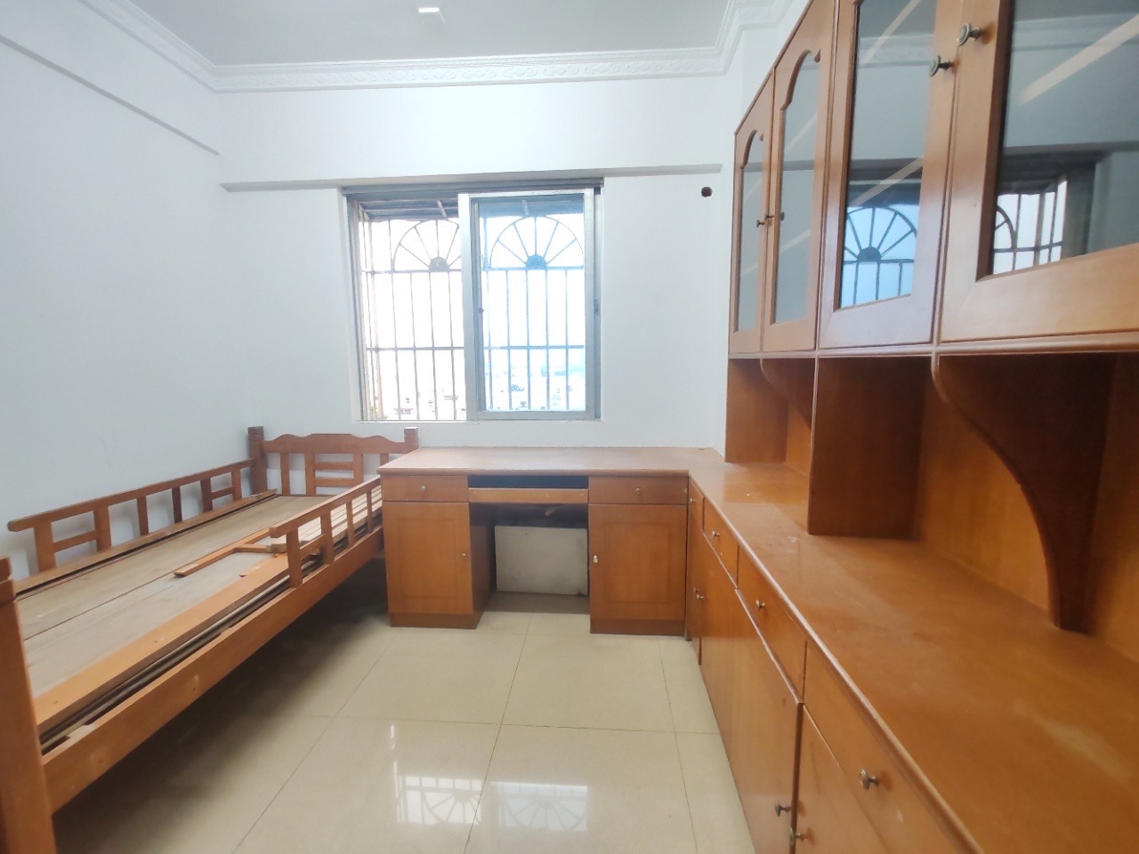 京江花园  3室2厅2卫    128.0万客厅