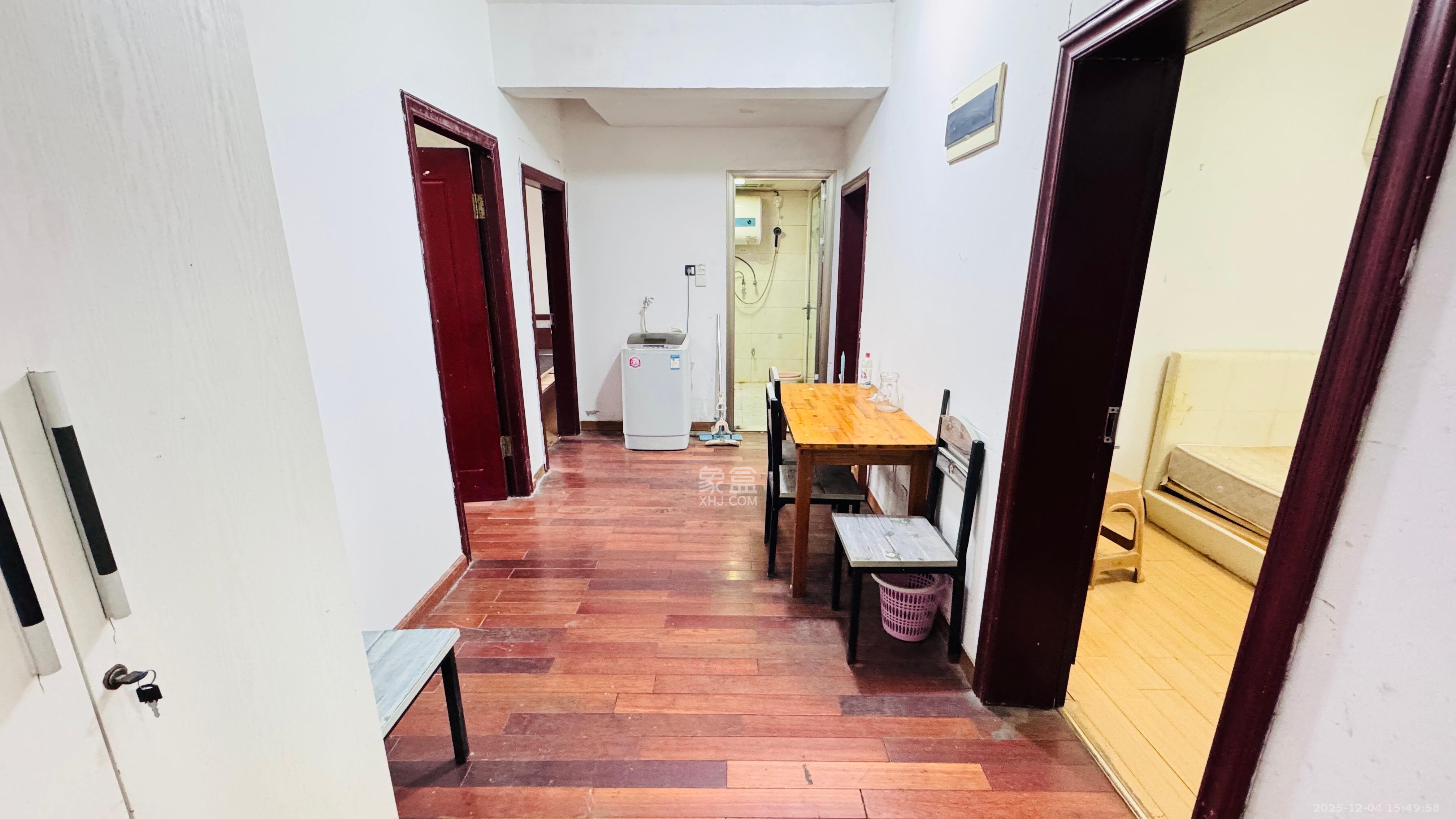 荣盛花语馨苑  4室2厅1卫    2500.0元/月