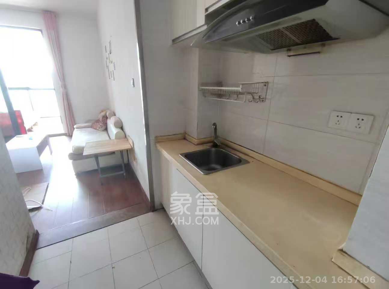 阳光100三期  1室1厅1卫    1800.0元/月室内图