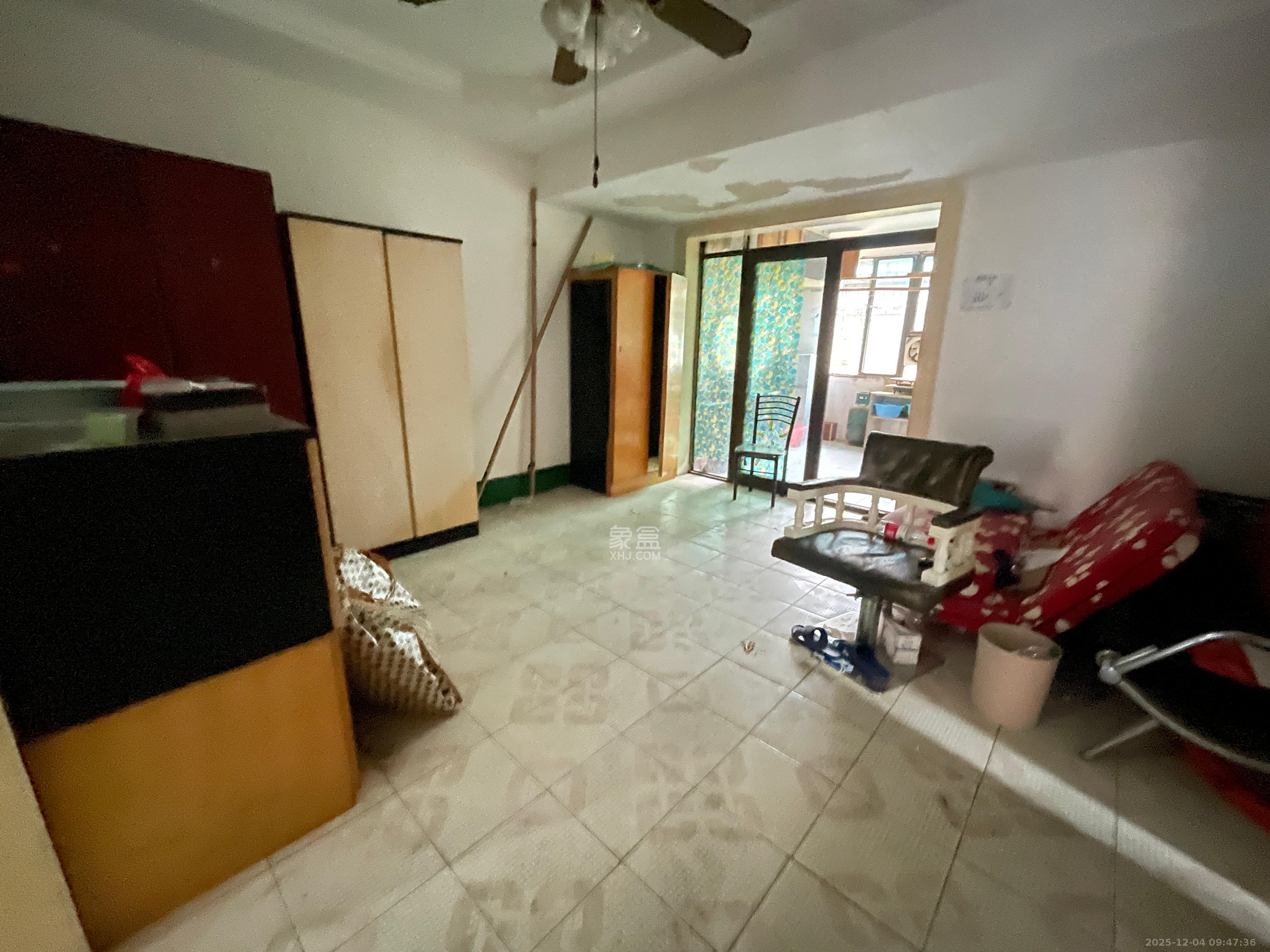 牛婆塘社区 4室2厅1卫 1600.0元/月 牛婆塘社区 4室2厅1卫 1600.0元/月室内图