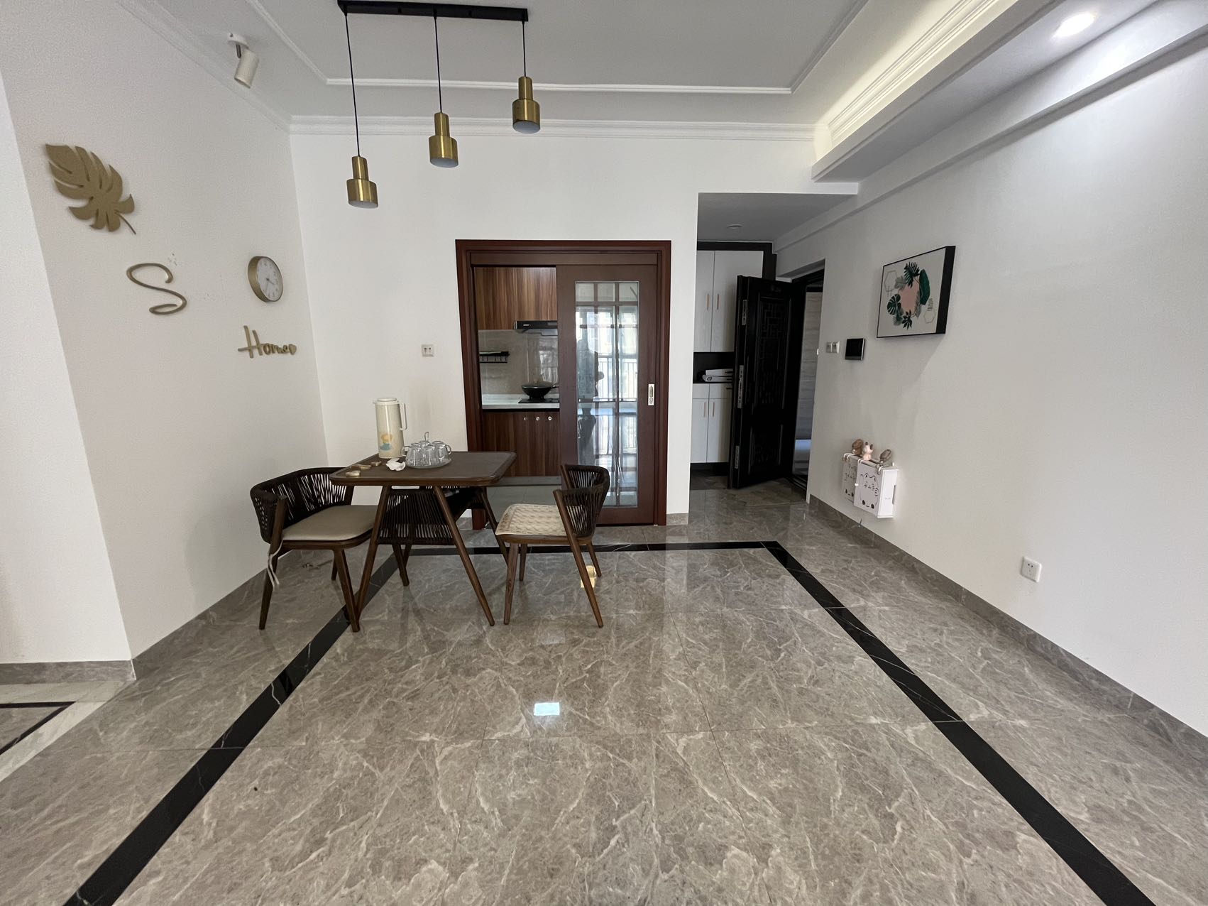 粤泰滨江花园  3室2厅2卫    2800.0元/月