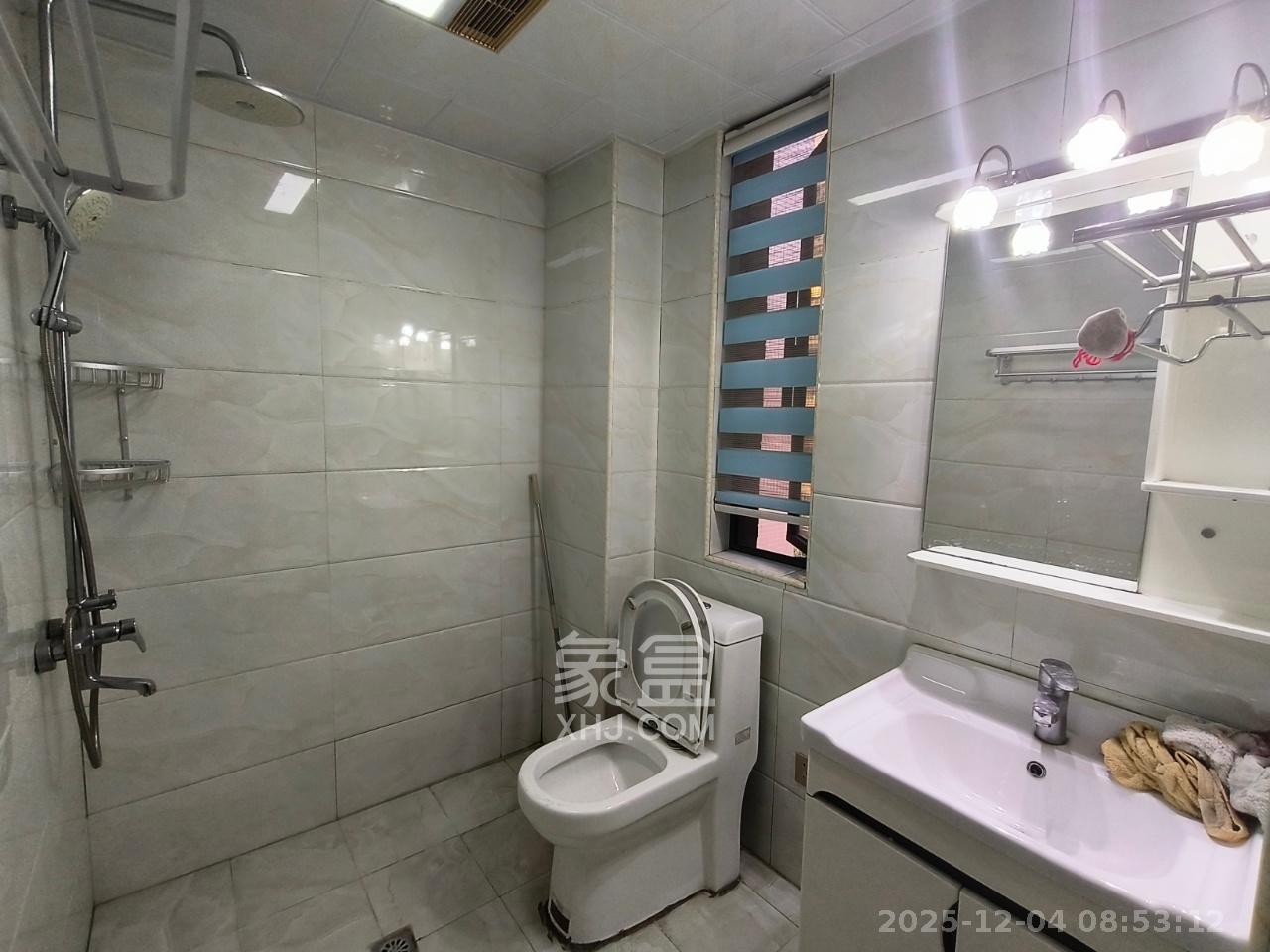 中欣楚天雅郡  4室2厅2卫    2000.0元/月室内图