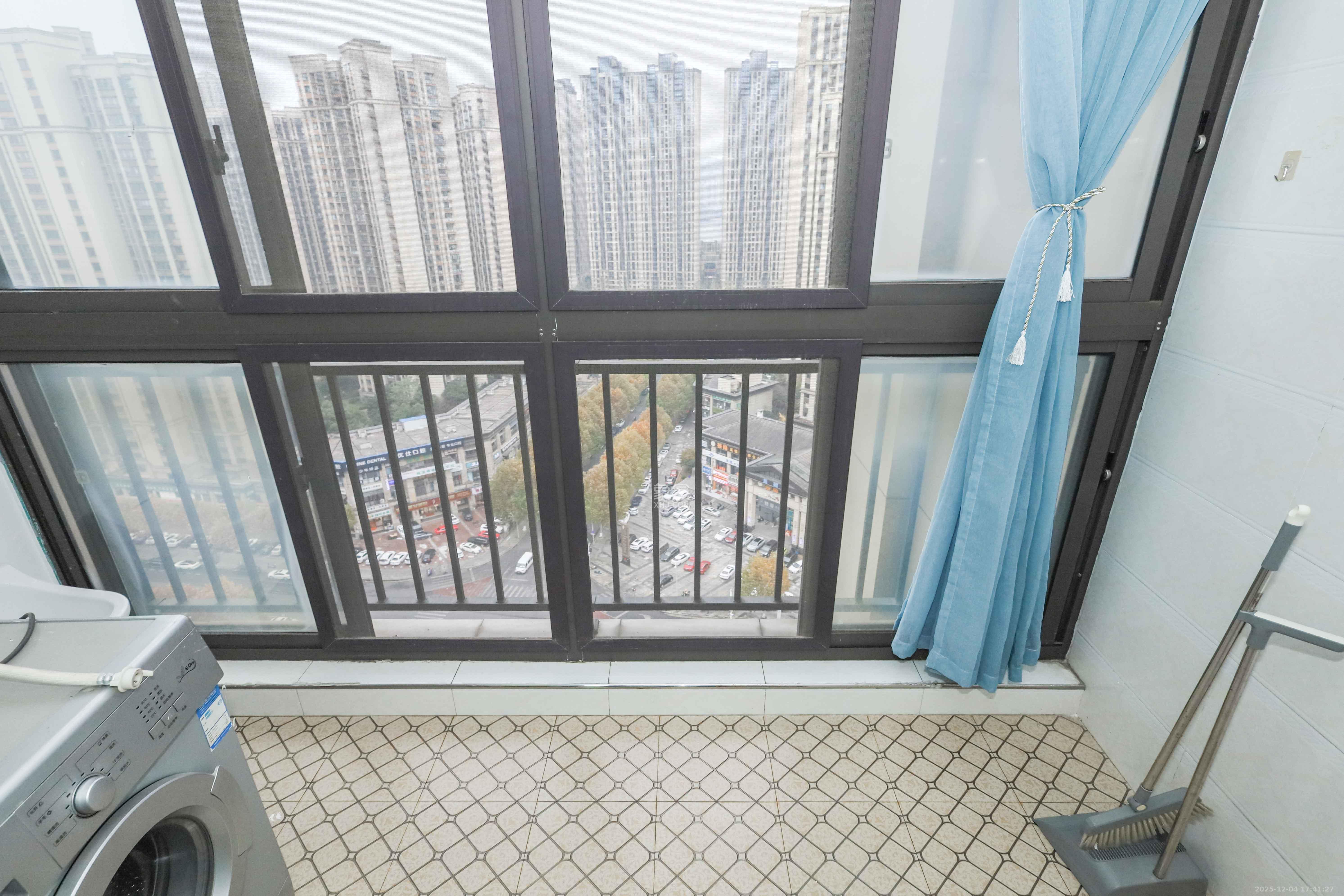 梅溪湖合能璞丽  1室2厅1卫    95.0万阳台