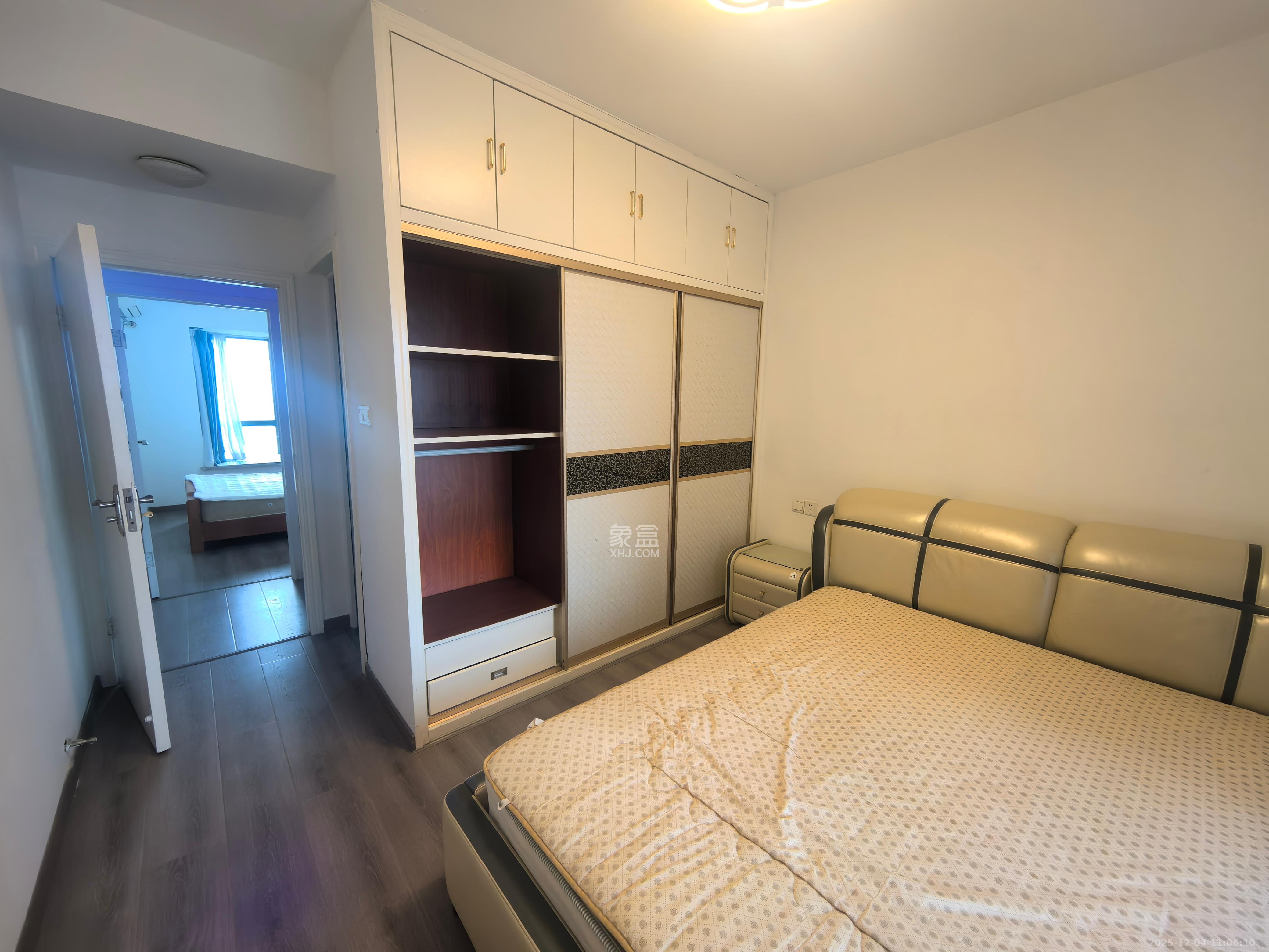 上海城小区  3室1厅1卫    2100.0元/月室内图