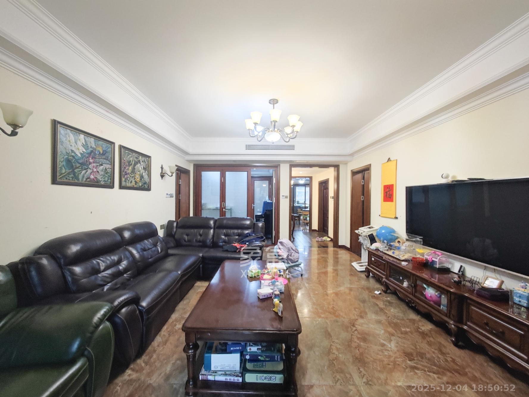 美洲故事高层  4室2厅2卫    180.0万